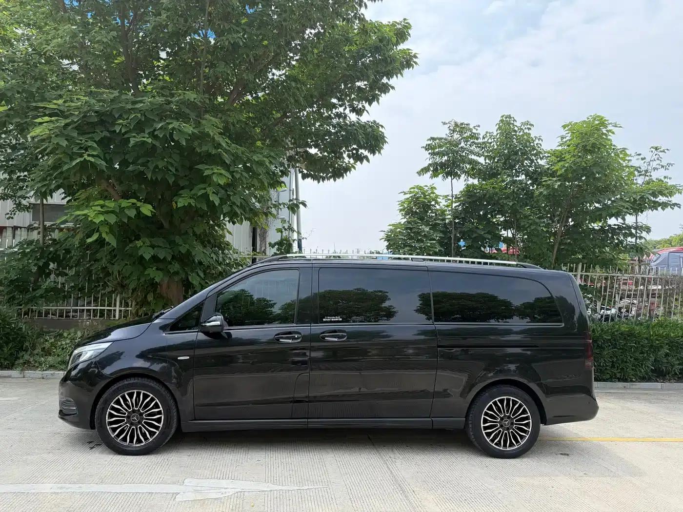 Mercedes-Benz V-Class 2017 V 260 L Premium Extended Edition — миниатюра 4