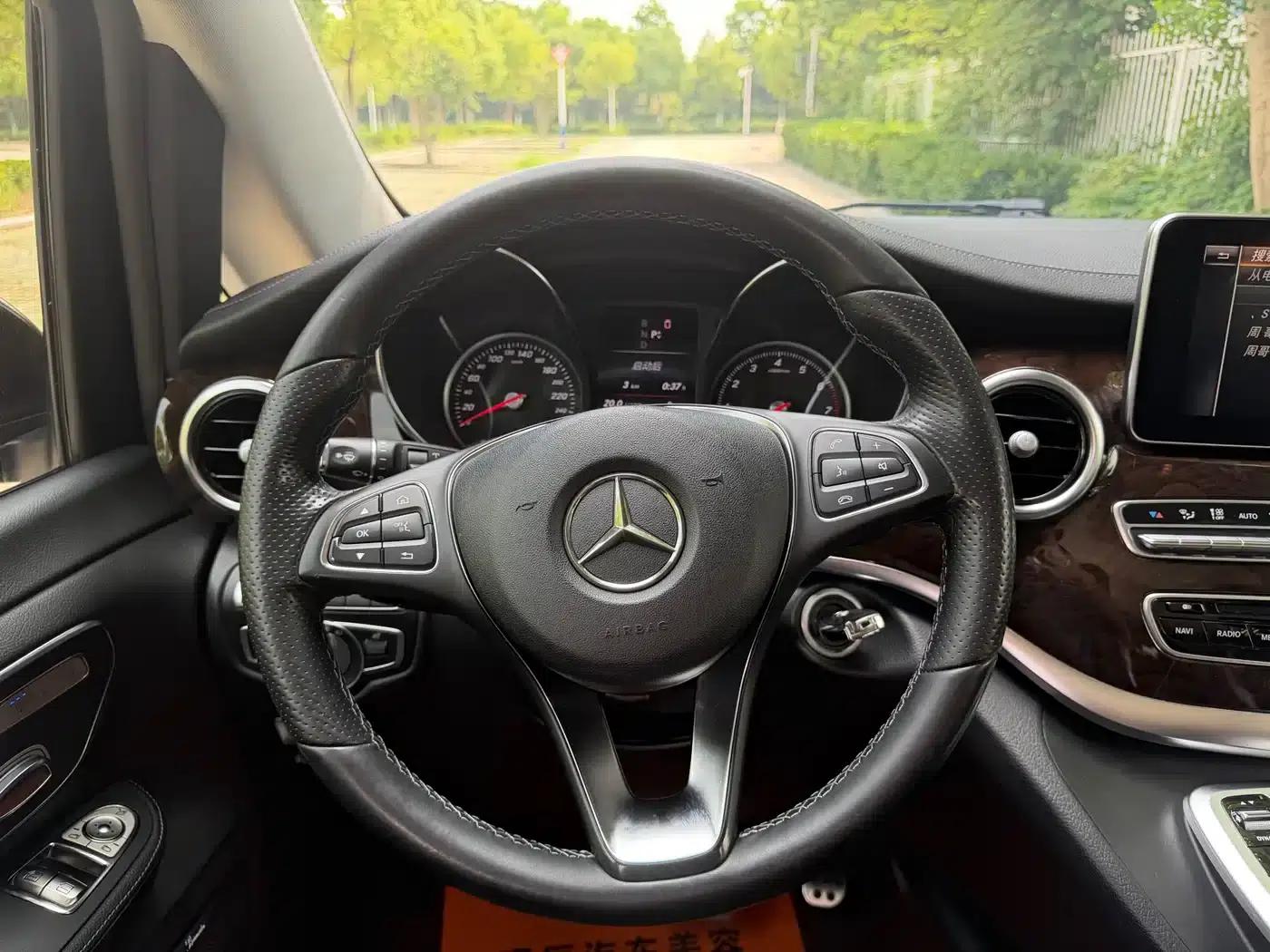 Mercedes-Benz V-Class 2017 V 260 L Premium Extended Edition — миниатюра 10