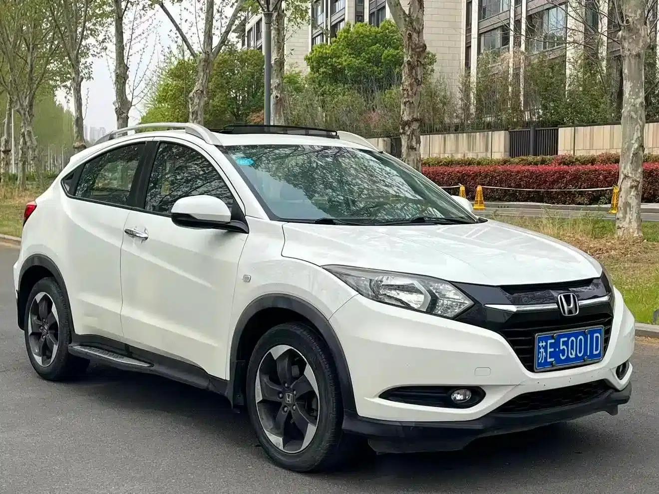 Vezel 2016 1.8L CVT 2WD Pioneer Edition — миниатюра 3