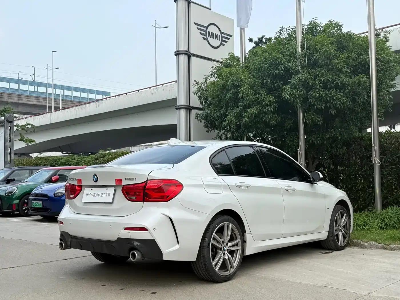 2020 BMW 1 Series 125i Leading M Sport Package — миниатюра 4