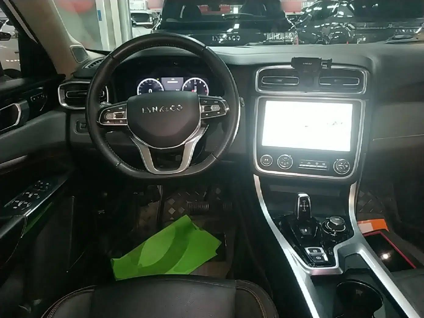 Used Lynk & Co 01 2017 2.0T Four-Wheel Drive Pro Edition — миниатюра 13