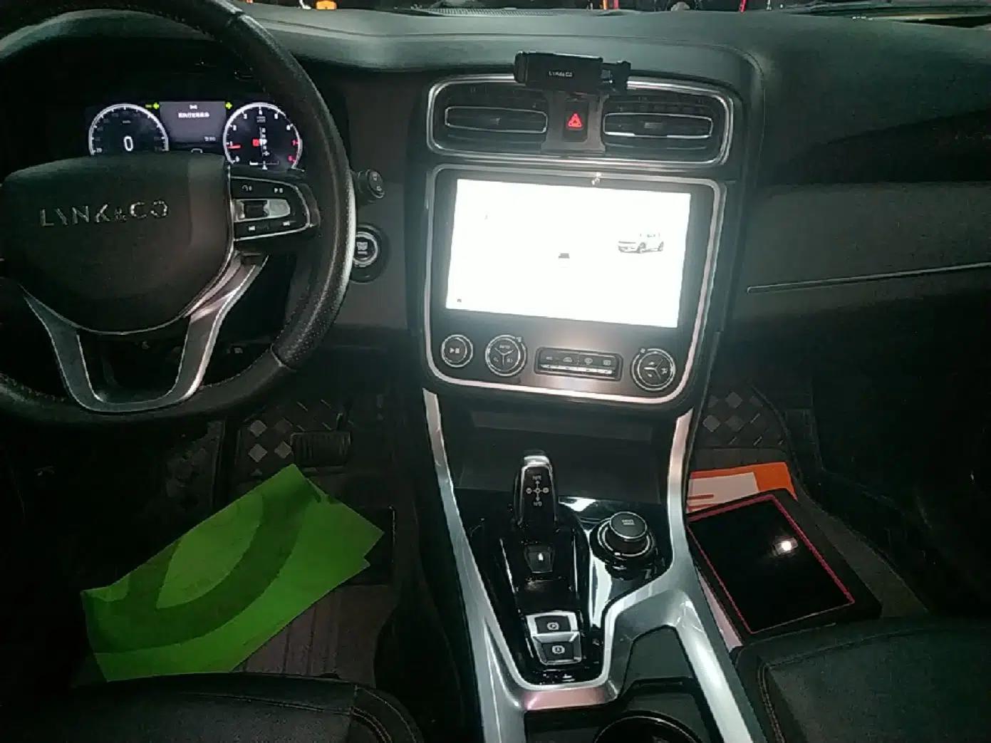 Used Lynk & Co 01 2017 2.0T Four-Wheel Drive Pro Edition — миниатюра 15
