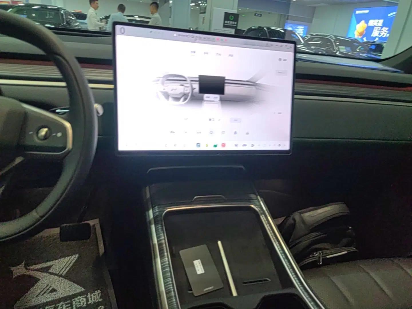 Used ONVO Luxeed L90 2025 Model—Pro Six-Seater Version — миниатюра 15