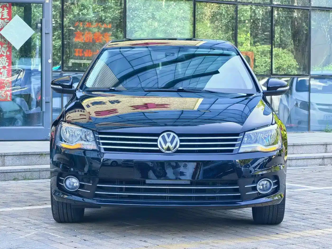 2013 Volkswagen Bora 1.6L Automatic Luxury Edition — миниатюра 2