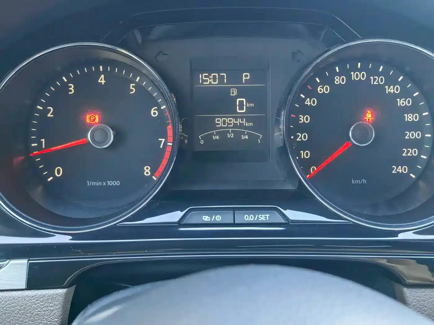 2013 Volkswagen Bora 1.6L Automatic Luxury Edition — миниатюра 11