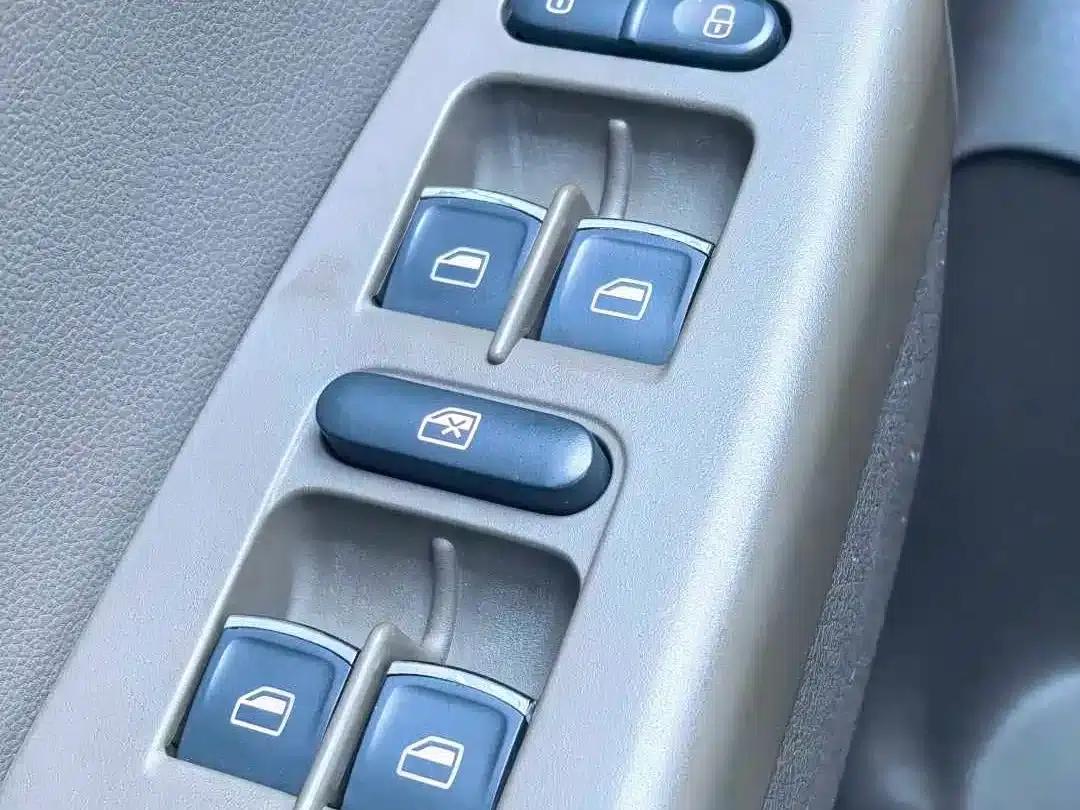 2013 Volkswagen Bora 1.6L Automatic Luxury Edition — миниатюра 13