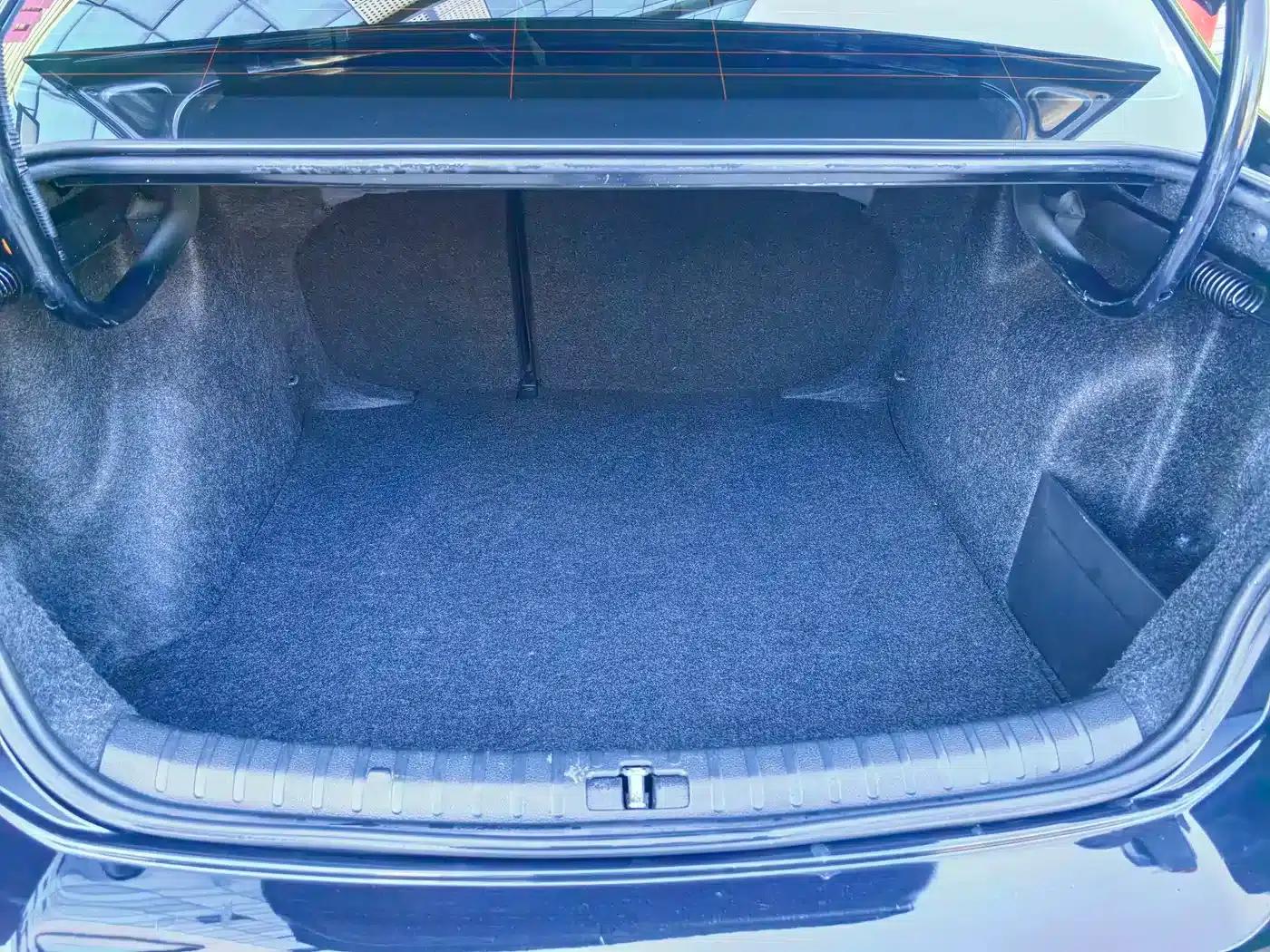 2013 Volkswagen Bora 1.6L Automatic Luxury Edition — миниатюра 16