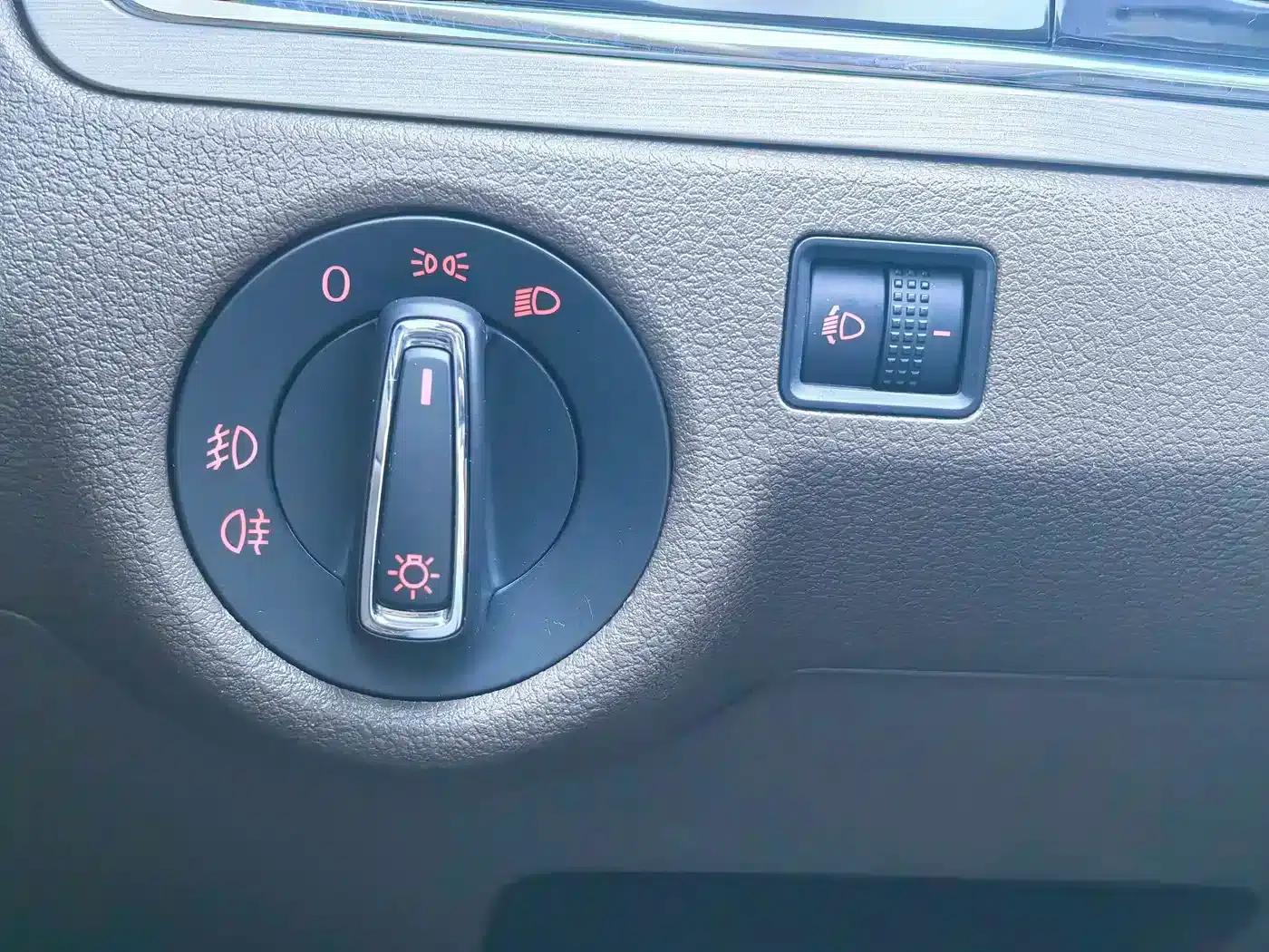 2013 Volkswagen Bora 1.6L Automatic Luxury Edition — миниатюра 17