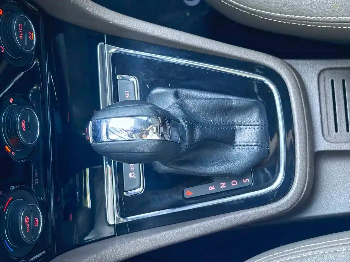 2013 Volkswagen Bora 1.6L Automatic Luxury Edition — миниатюра 20
