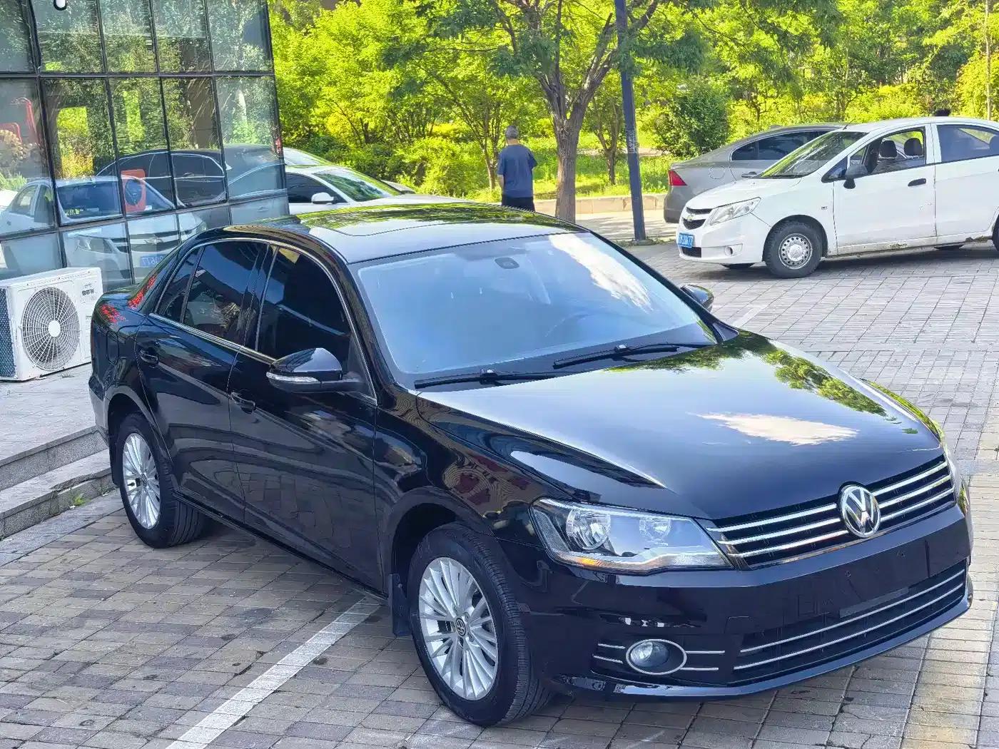2013 Volkswagen Bora 1.6L Automatic Luxury Edition — миниатюра 3