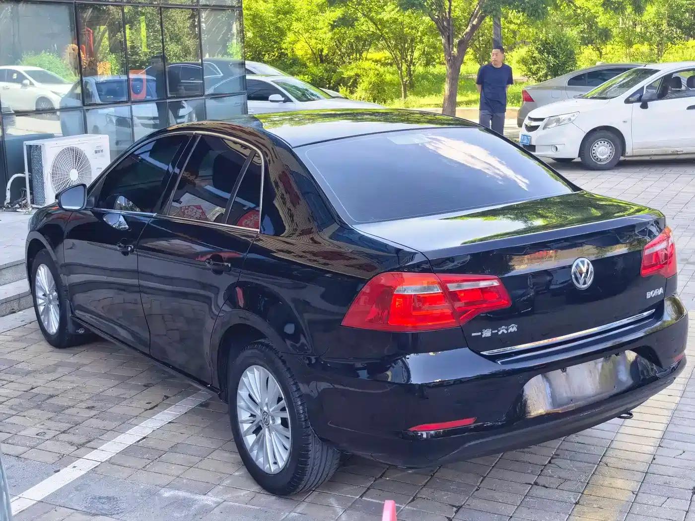 2013 Volkswagen Bora 1.6L Automatic Luxury Edition — миниатюра 4