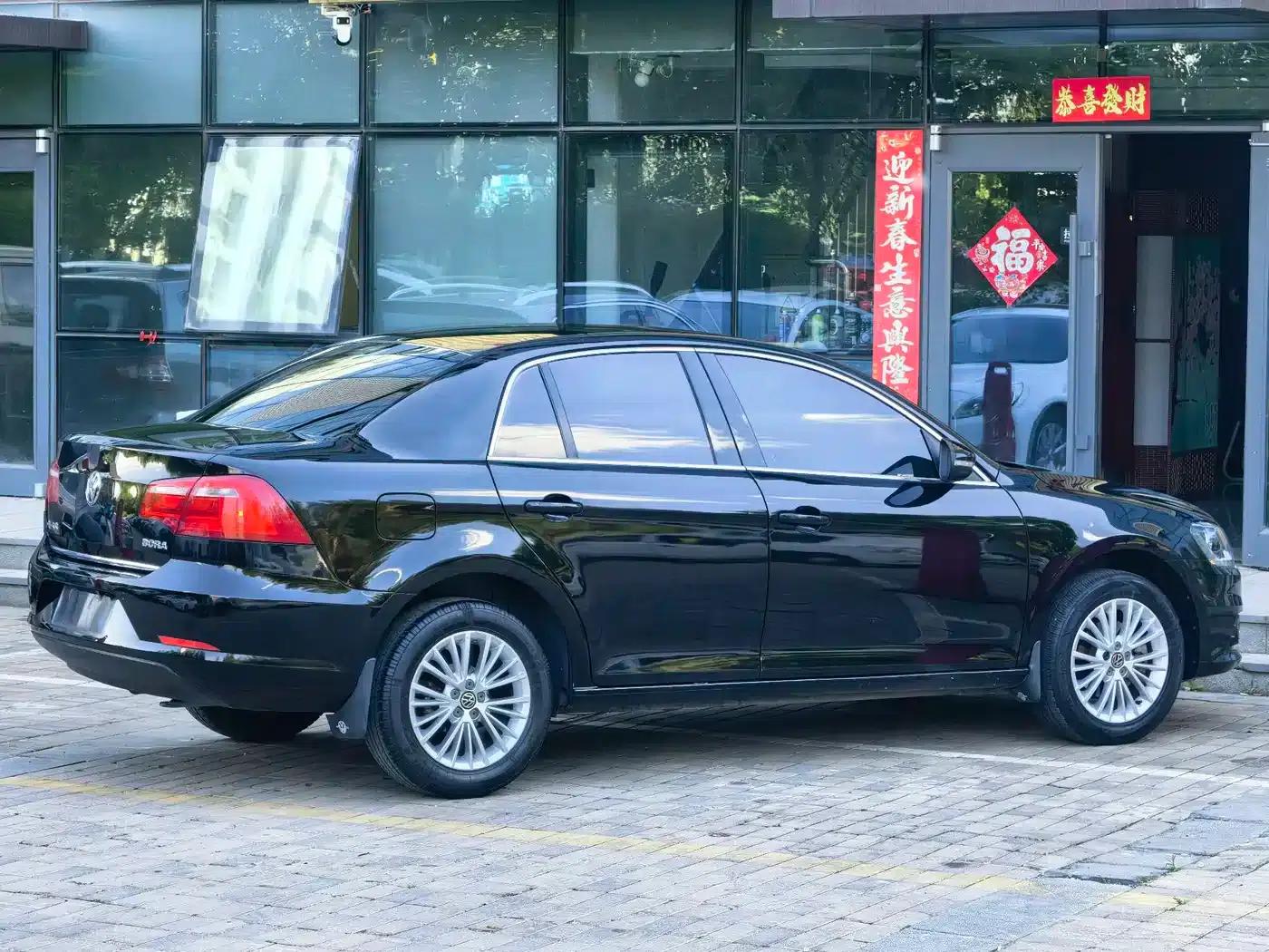 2013 Volkswagen Bora 1.6L Automatic Luxury Edition — миниатюра 6