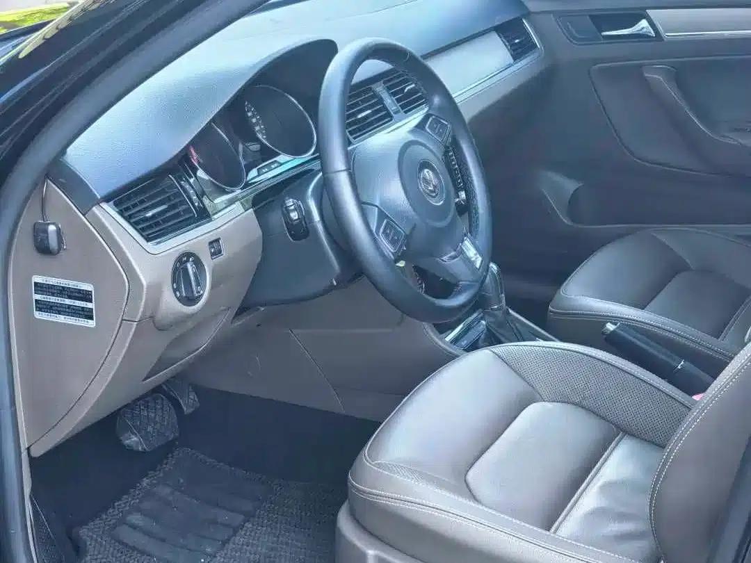 2013 Volkswagen Bora 1.6L Automatic Luxury Edition — миниатюра 8