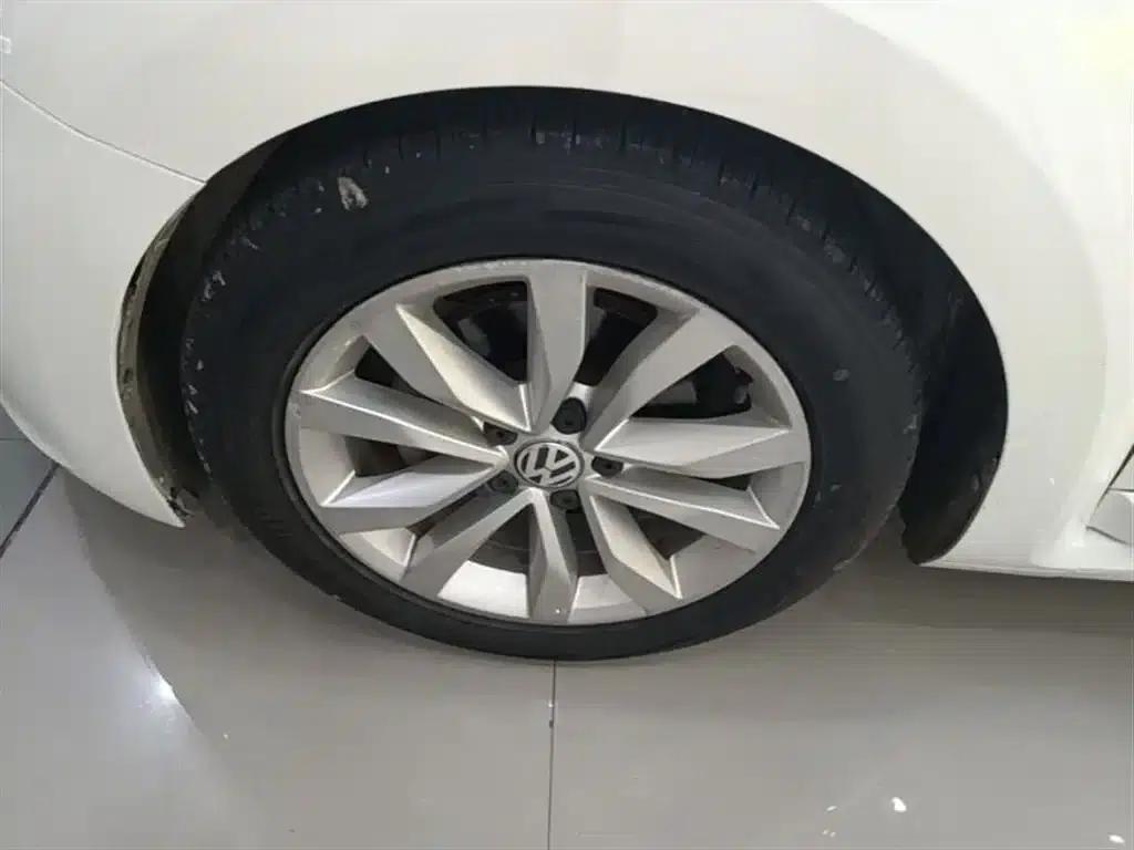 2015 Volkswagen Beetle 280TSI — миниатюра 23