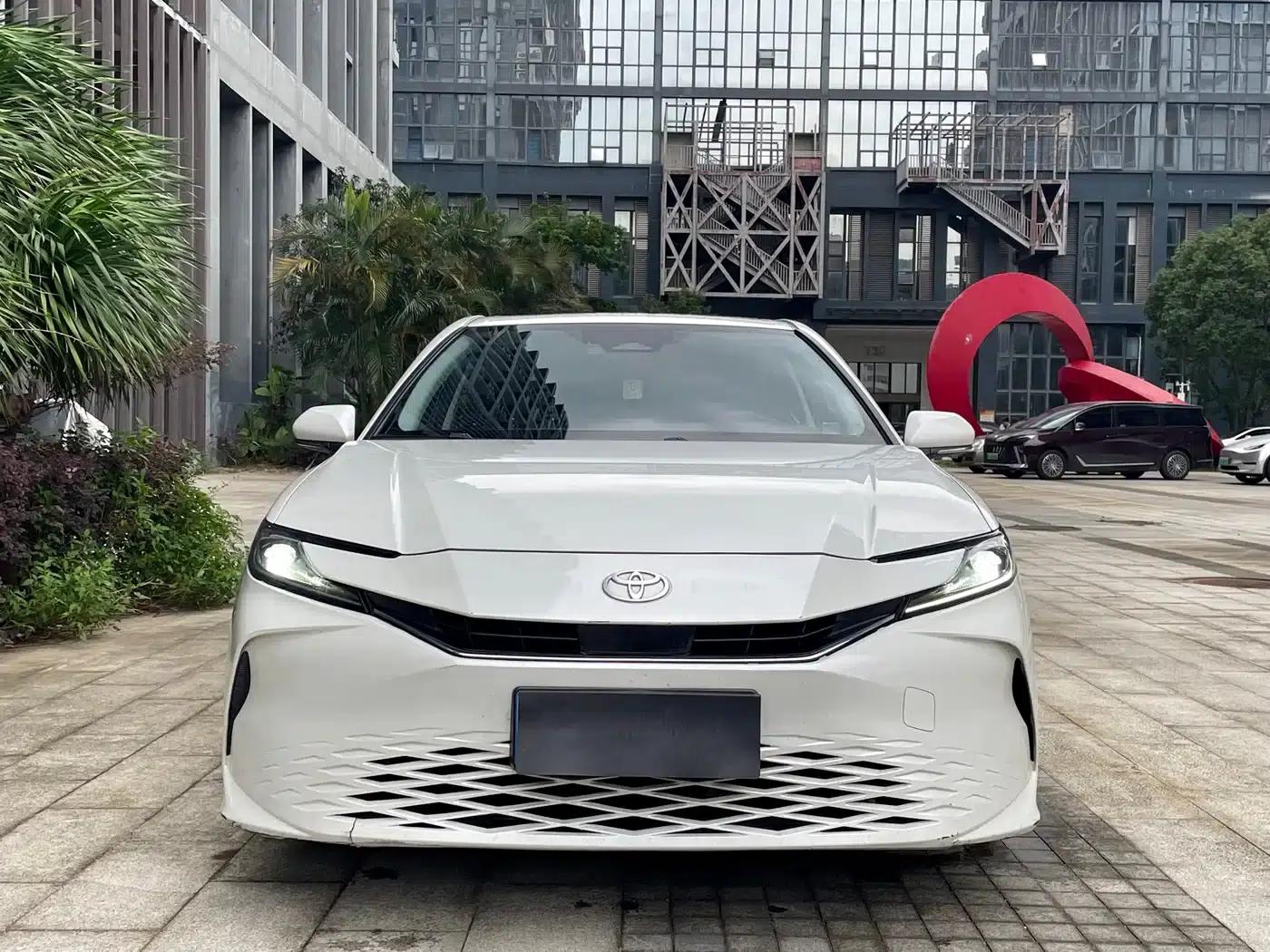 2024 Camry Hybrid 2.0HGVP Luxury Edition — миниатюра 2