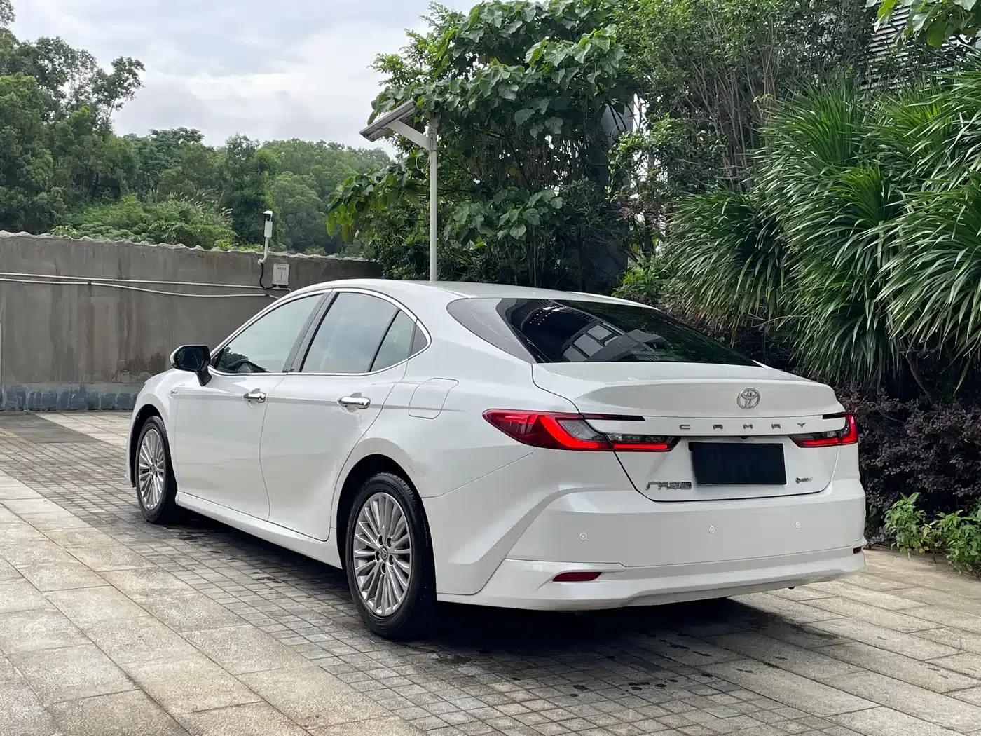 2024 Camry Hybrid 2.0HGVP Luxury Edition — миниатюра 3