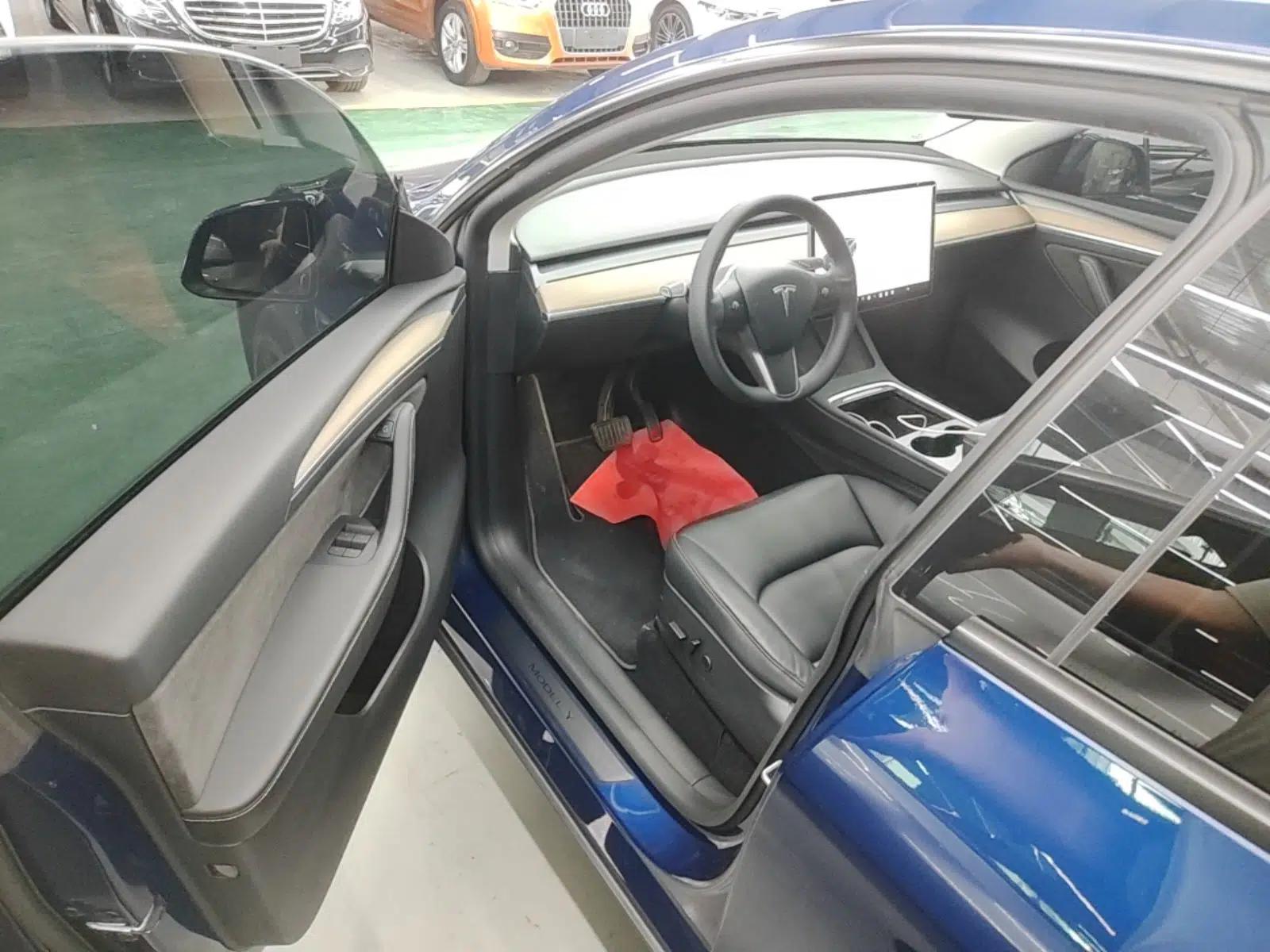Used Tesla Model Y 2021 Long-Range All-Wheel-Drive Version 3D7 — миниатюра 18