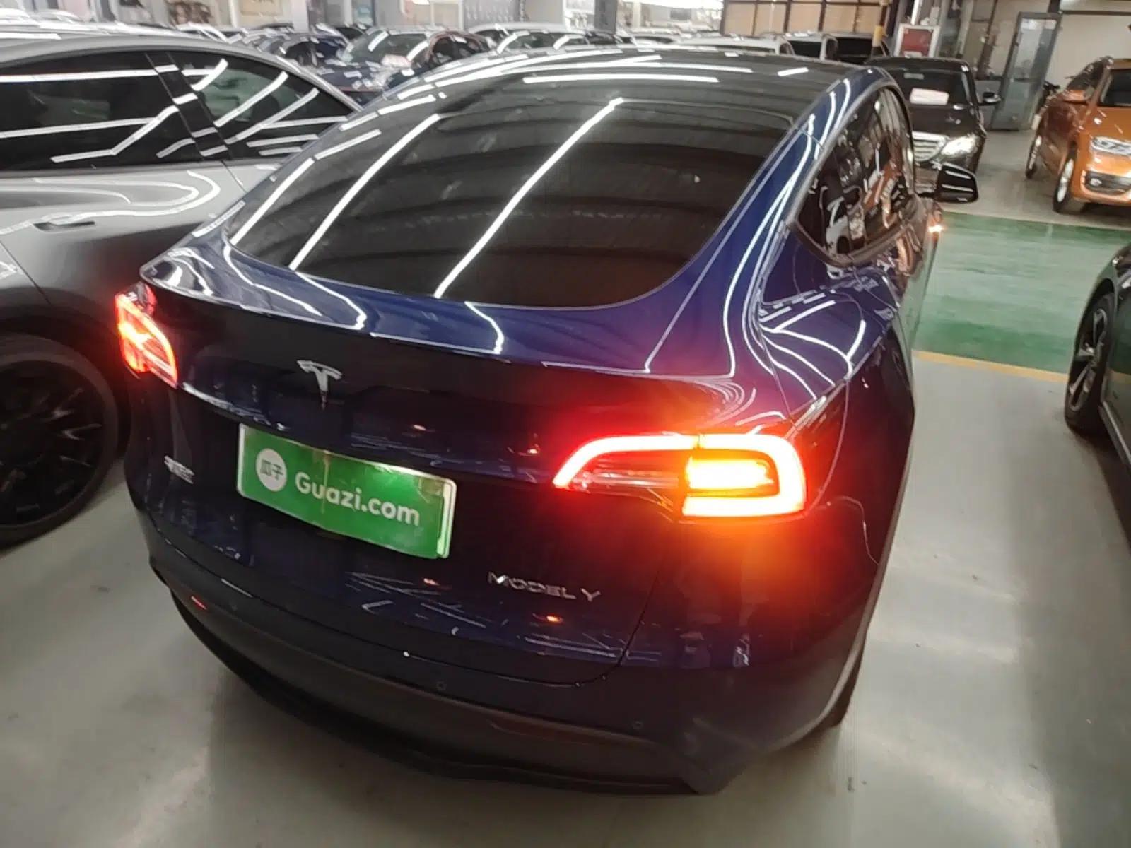 Used Tesla Model Y 2021 Long-Range All-Wheel-Drive Version 3D7 — миниатюра 5