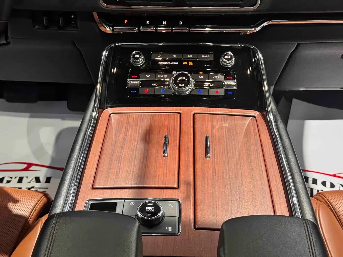 Navigator 2020 3.5T Long Wheelbase US Spec — миниатюра 11