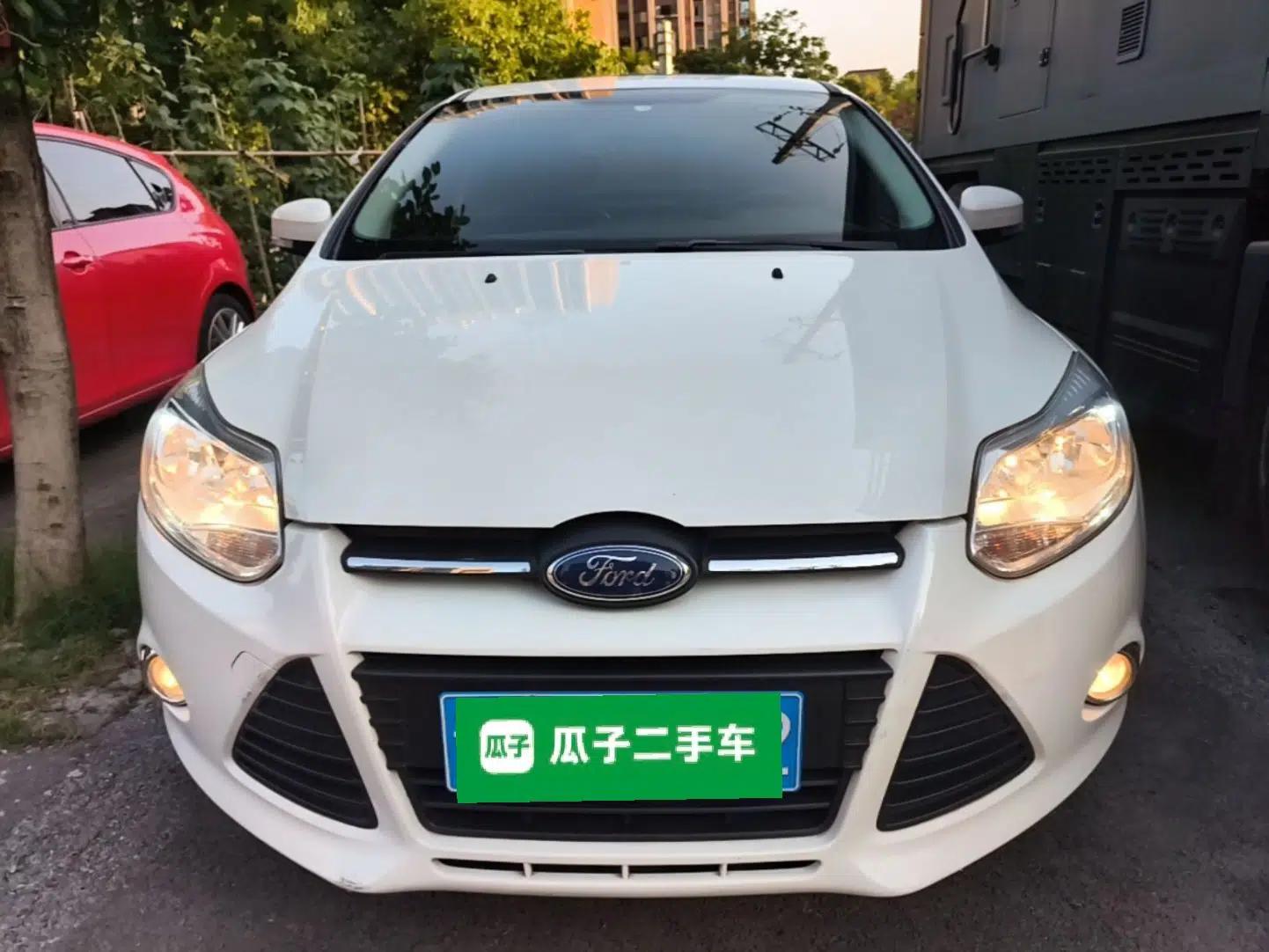 Used Ford Focus 2012 Sedan 1.6L Automatic Fashion Edition — миниатюра 2