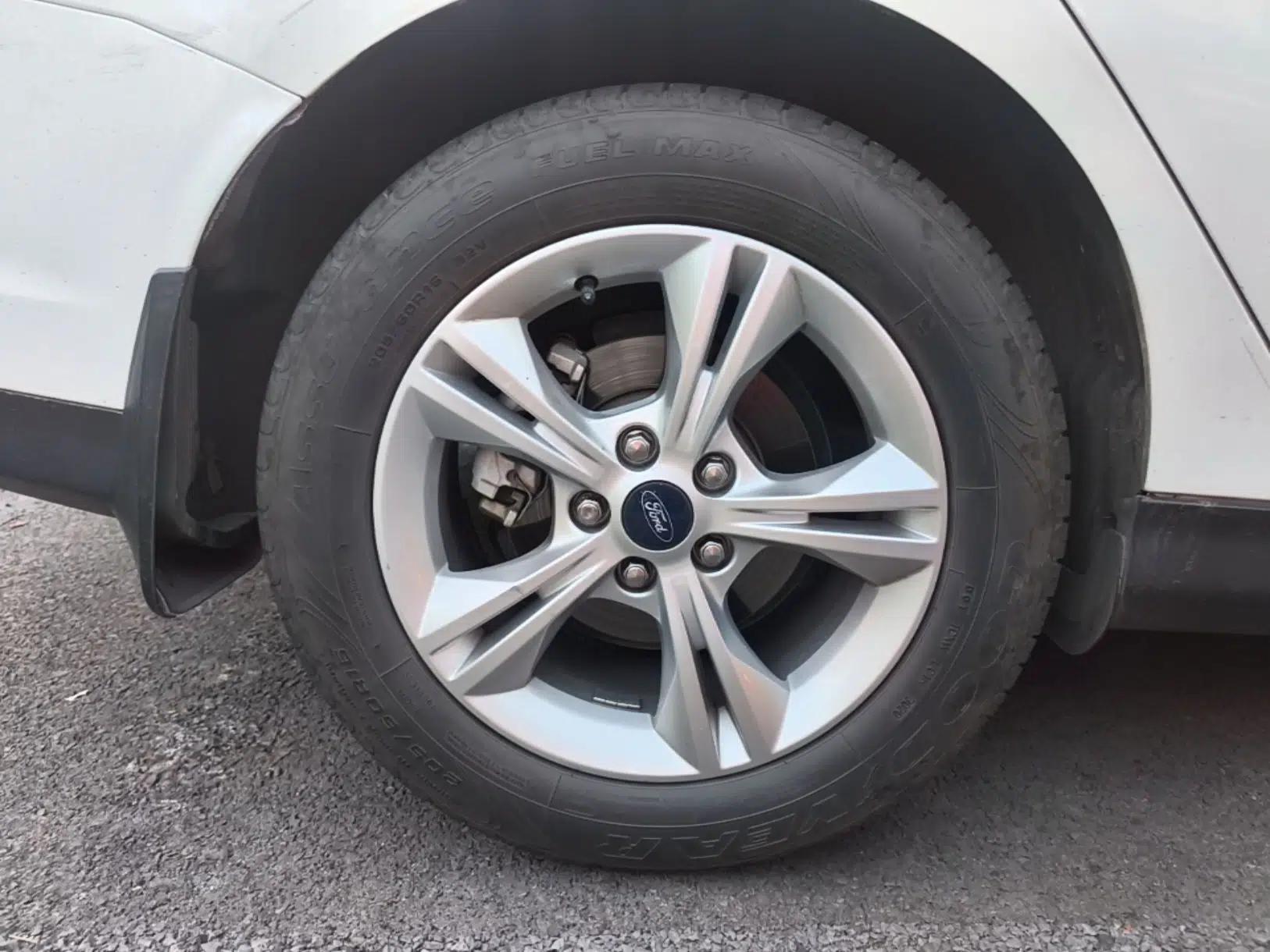 Used Ford Focus 2012 Sedan 1.6L Automatic Fashion Edition — миниатюра 11