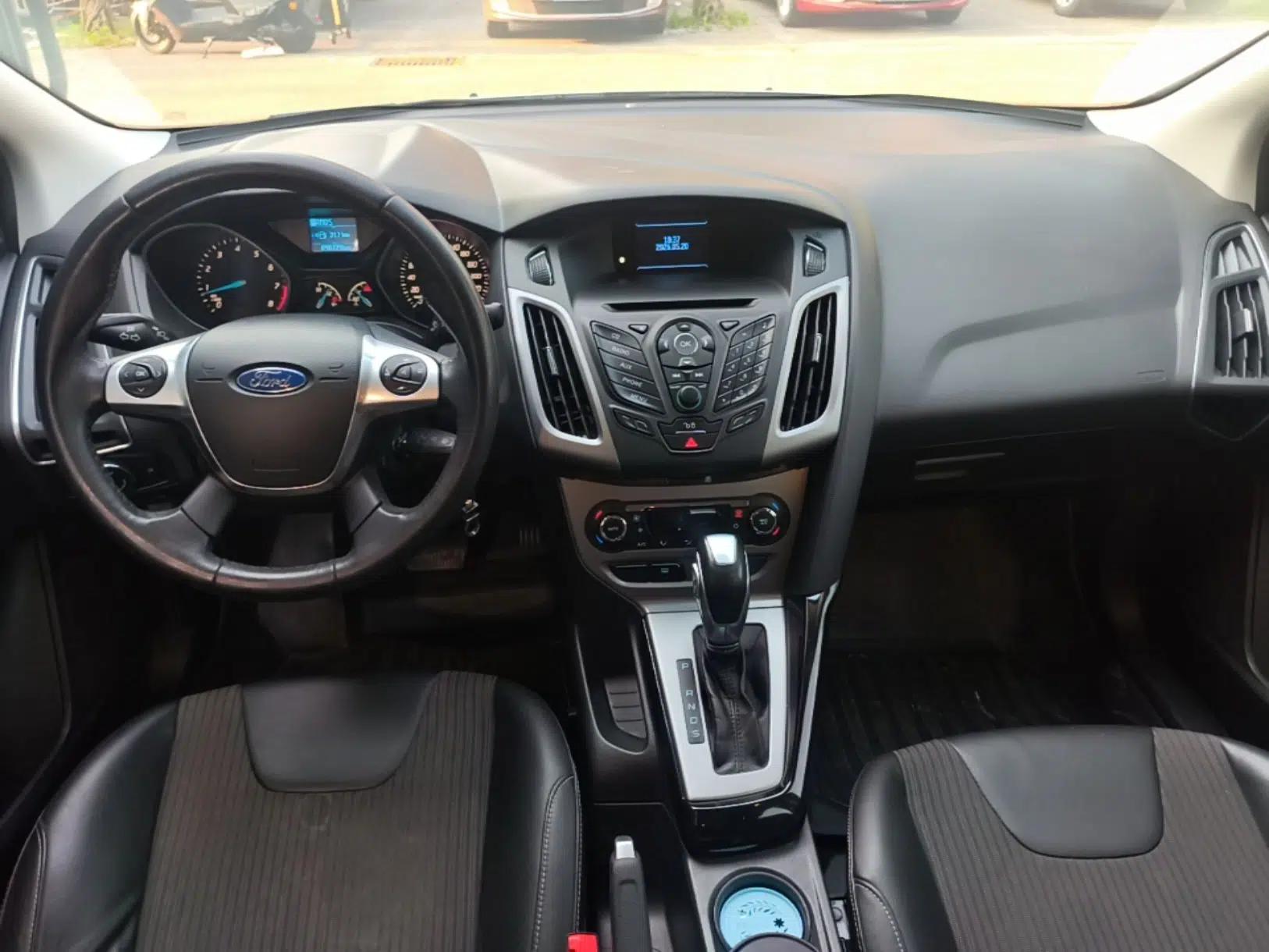 Used Ford Focus 2012 Sedan 1.6L Automatic Fashion Edition — миниатюра 12