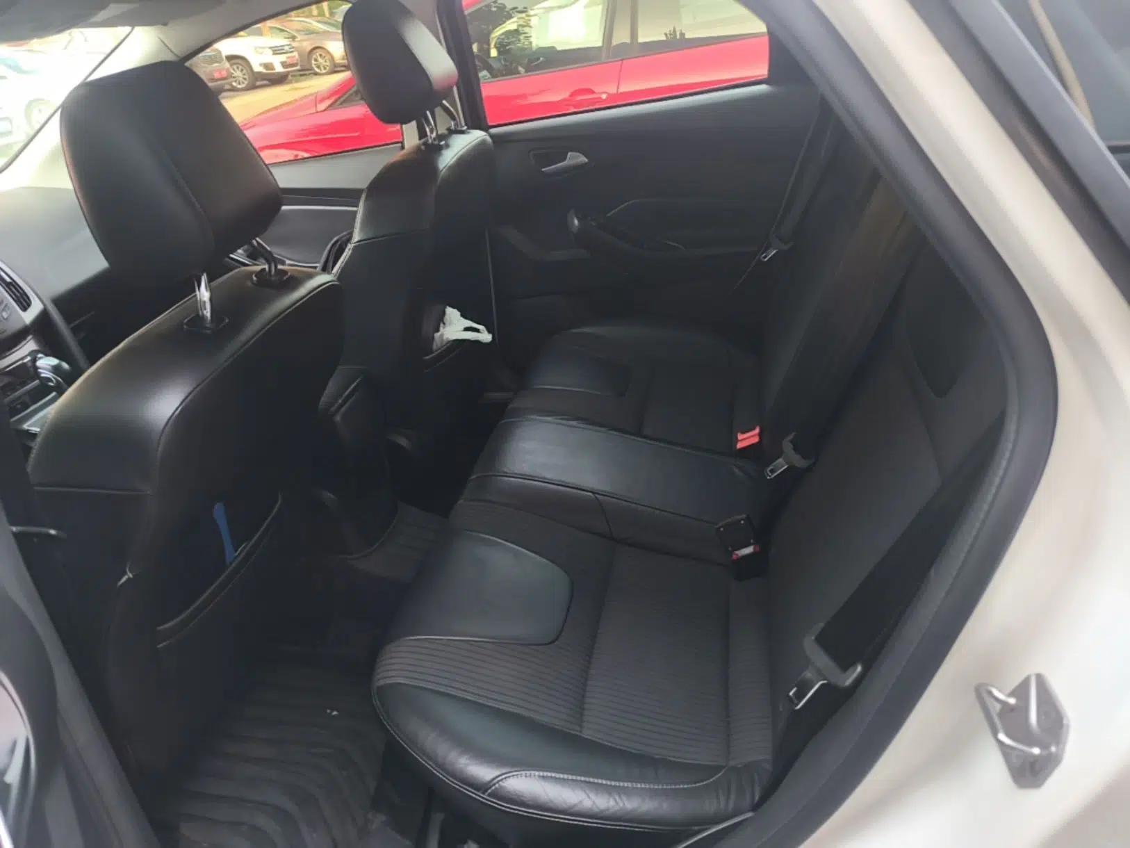 Used Ford Focus 2012 Sedan 1.6L Automatic Fashion Edition — миниатюра 20