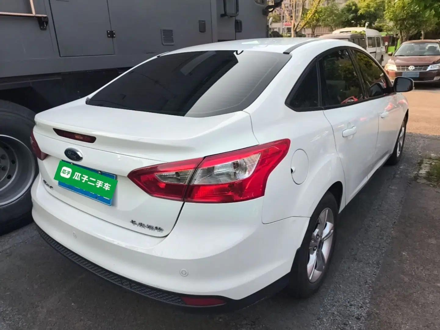 Used Ford Focus 2012 Sedan 1.6L Automatic Fashion Edition — миниатюра 6