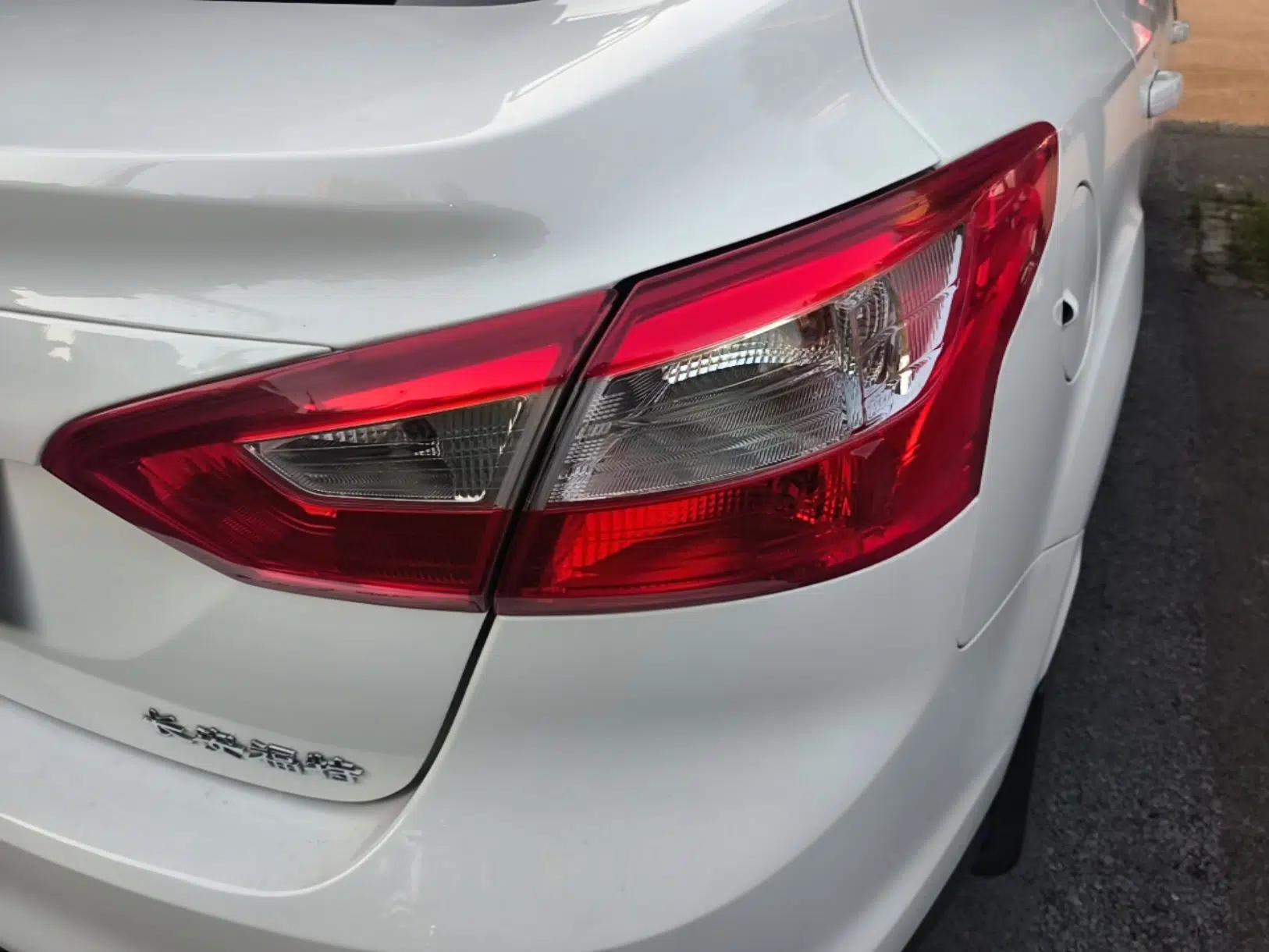 Used Ford Focus 2012 Sedan 1.6L Automatic Fashion Edition — миниатюра 9