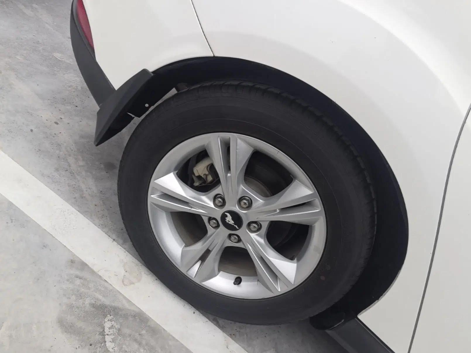 Used Ford Focus 2015 Hatchback 1.6L Automatic Comfort Model — миниатюра 11