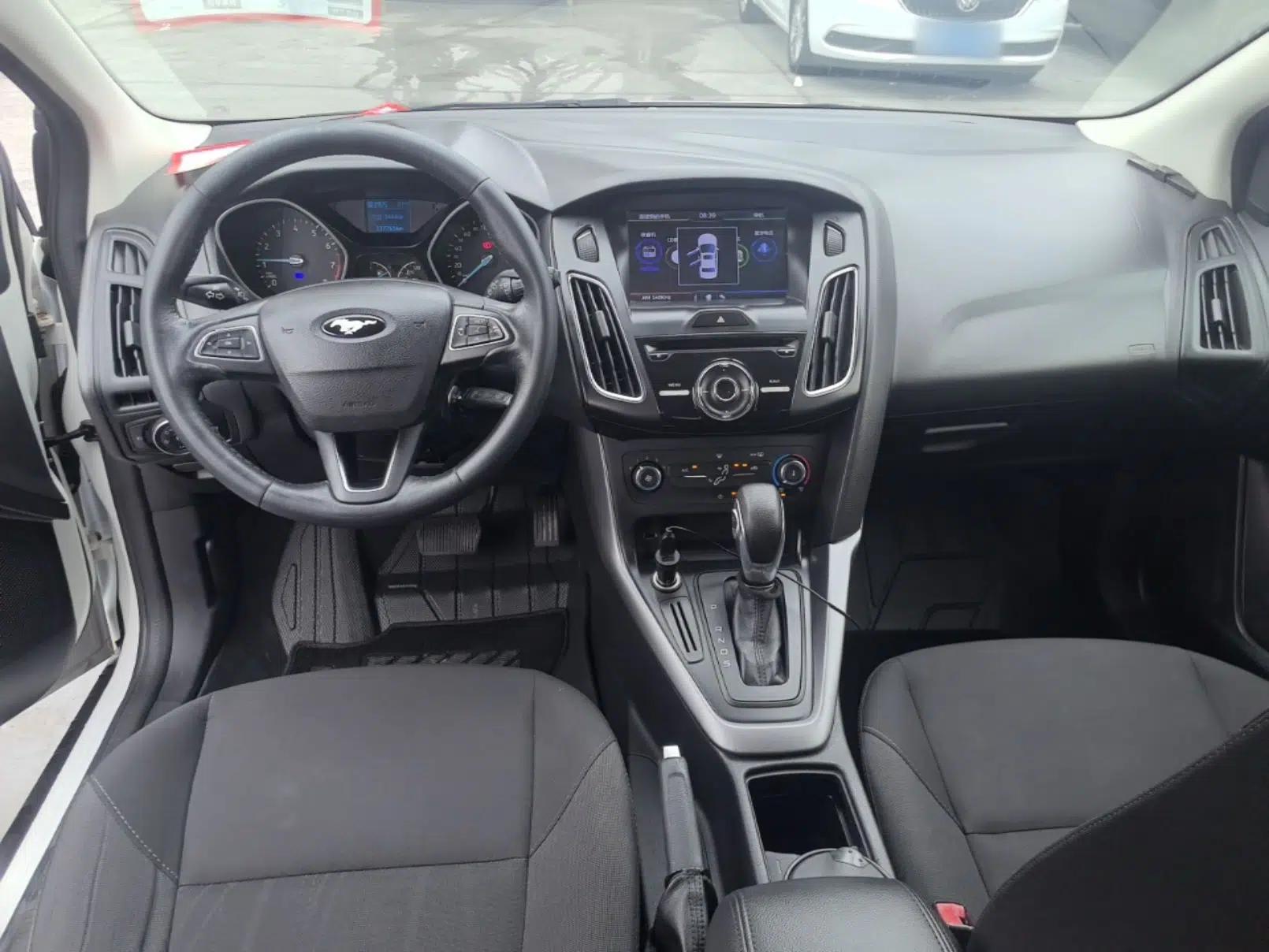 Used Ford Focus 2015 Hatchback 1.6L Automatic Comfort Model — миниатюра 12