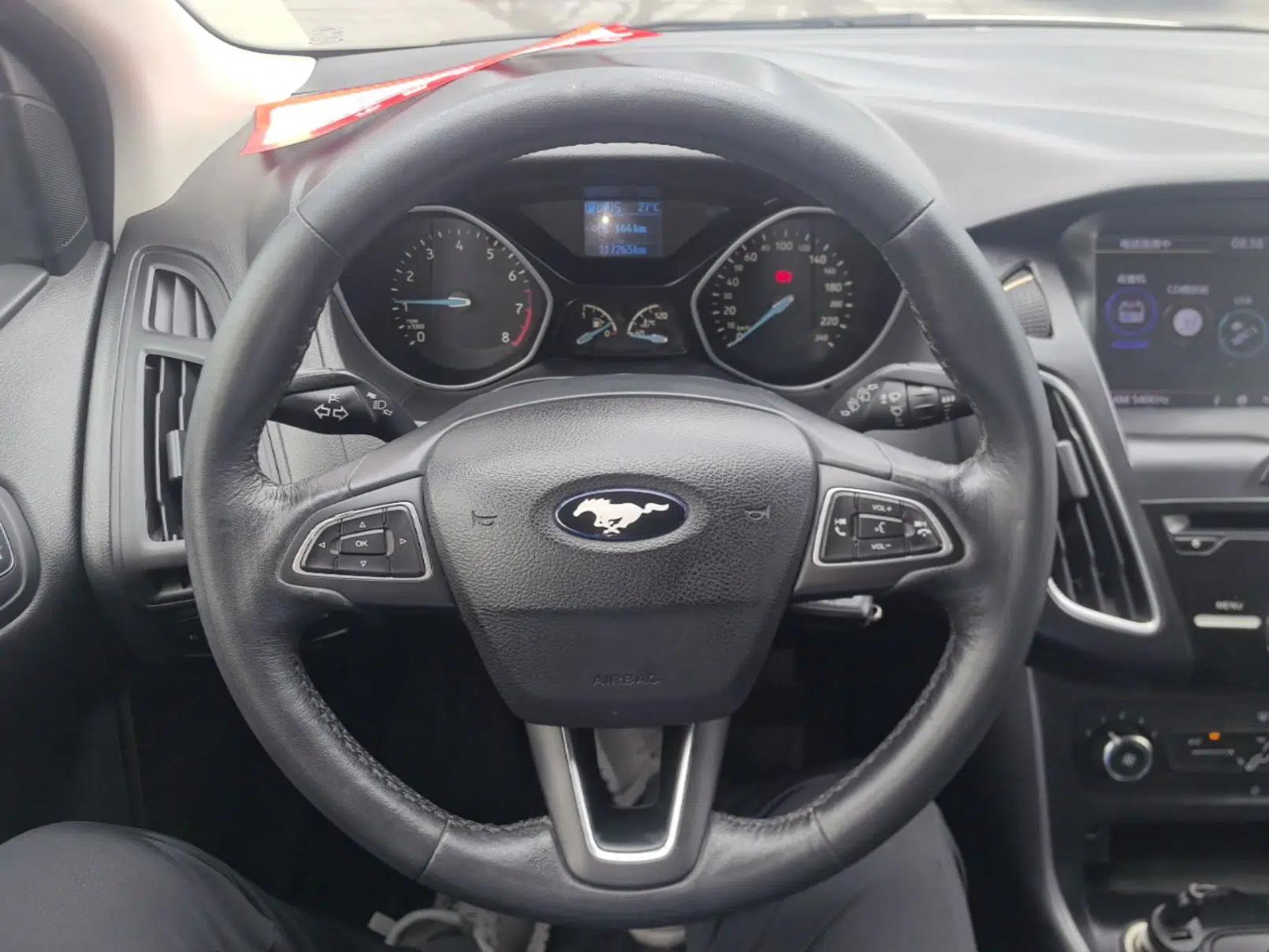 Used Ford Focus 2015 Hatchback 1.6L Automatic Comfort Model — миниатюра 13