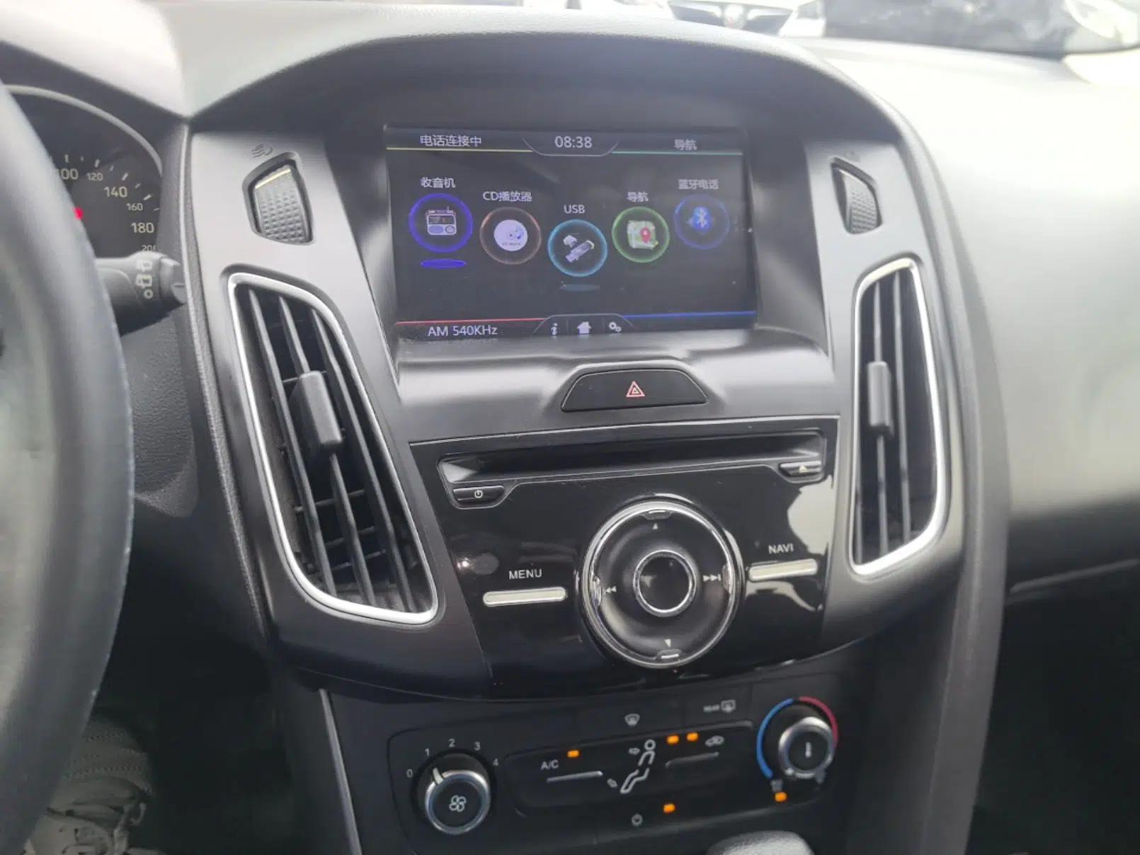 Used Ford Focus 2015 Hatchback 1.6L Automatic Comfort Model — миниатюра 15