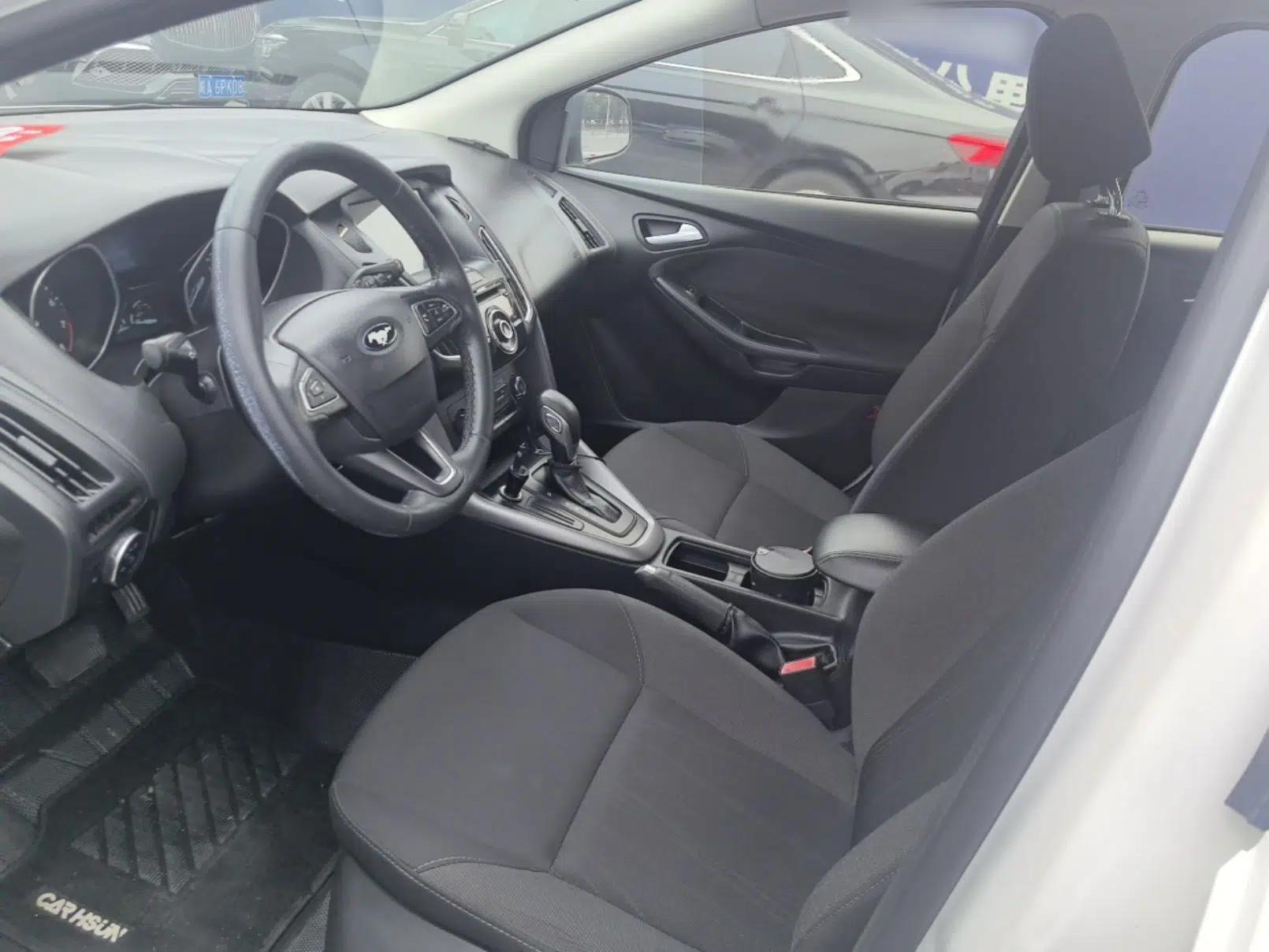 Used Ford Focus 2015 Hatchback 1.6L Automatic Comfort Model — миниатюра 17