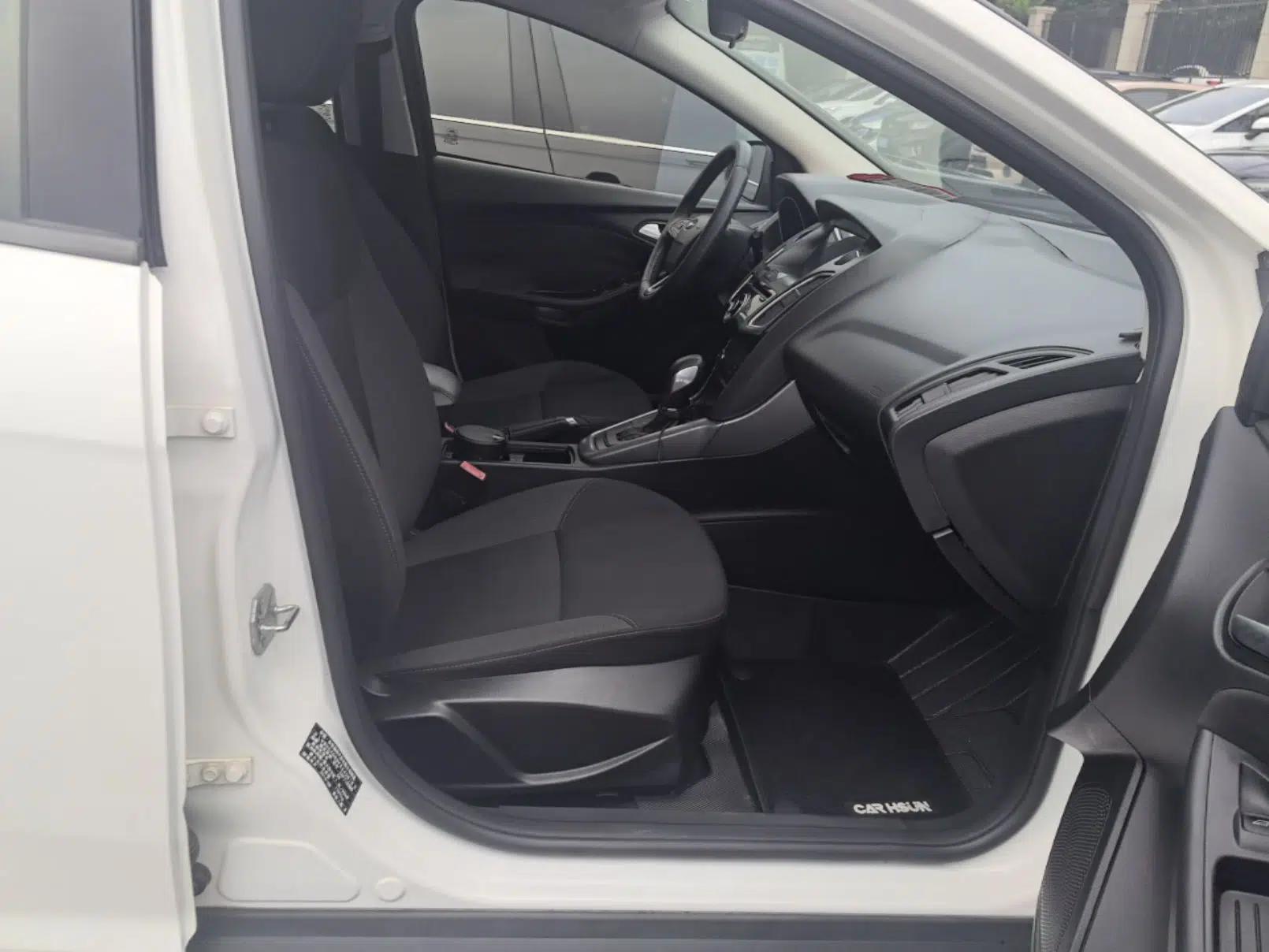 Used Ford Focus 2015 Hatchback 1.6L Automatic Comfort Model — миниатюра 19