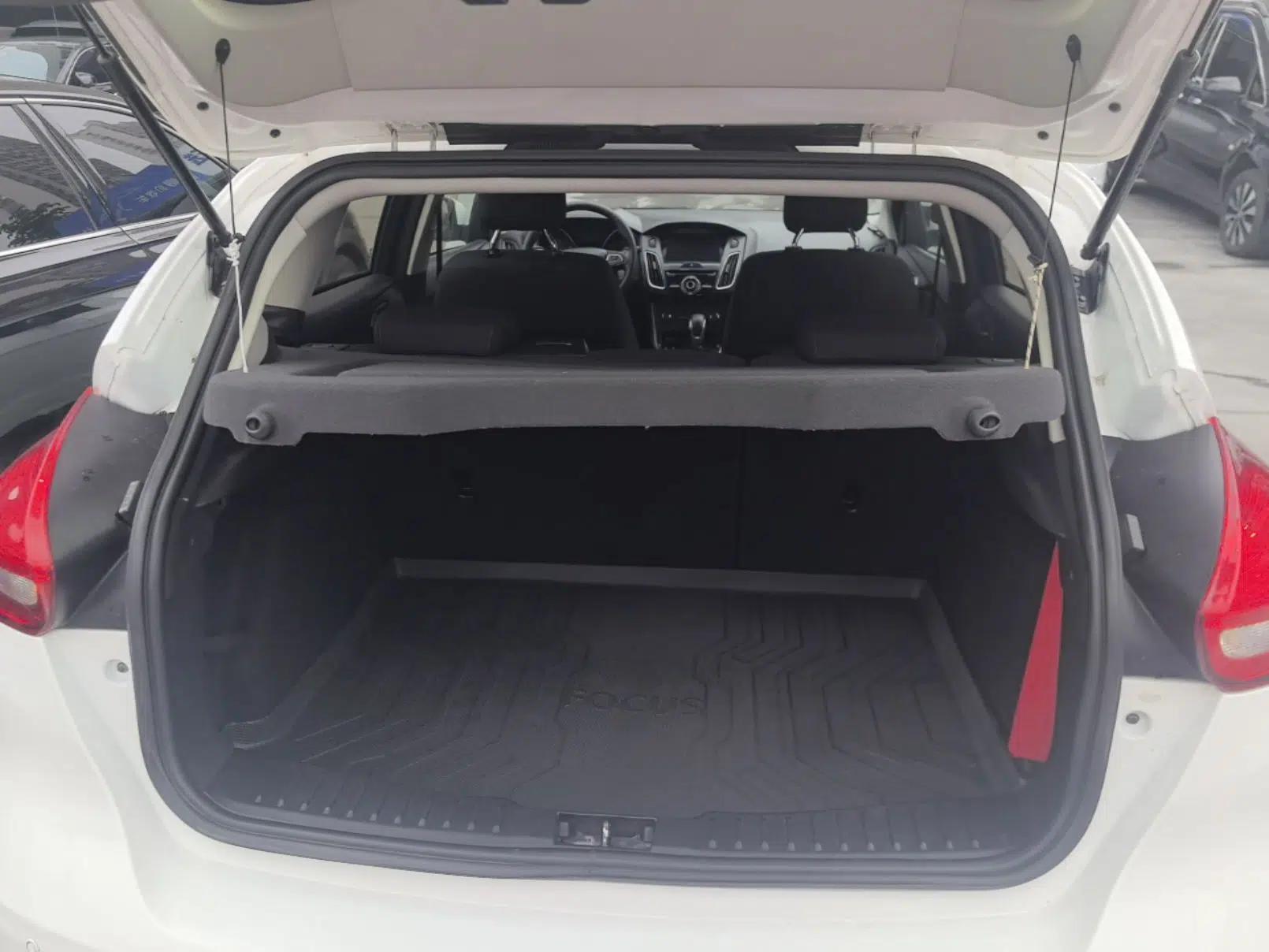Used Ford Focus 2015 Hatchback 1.6L Automatic Comfort Model — миниатюра 22