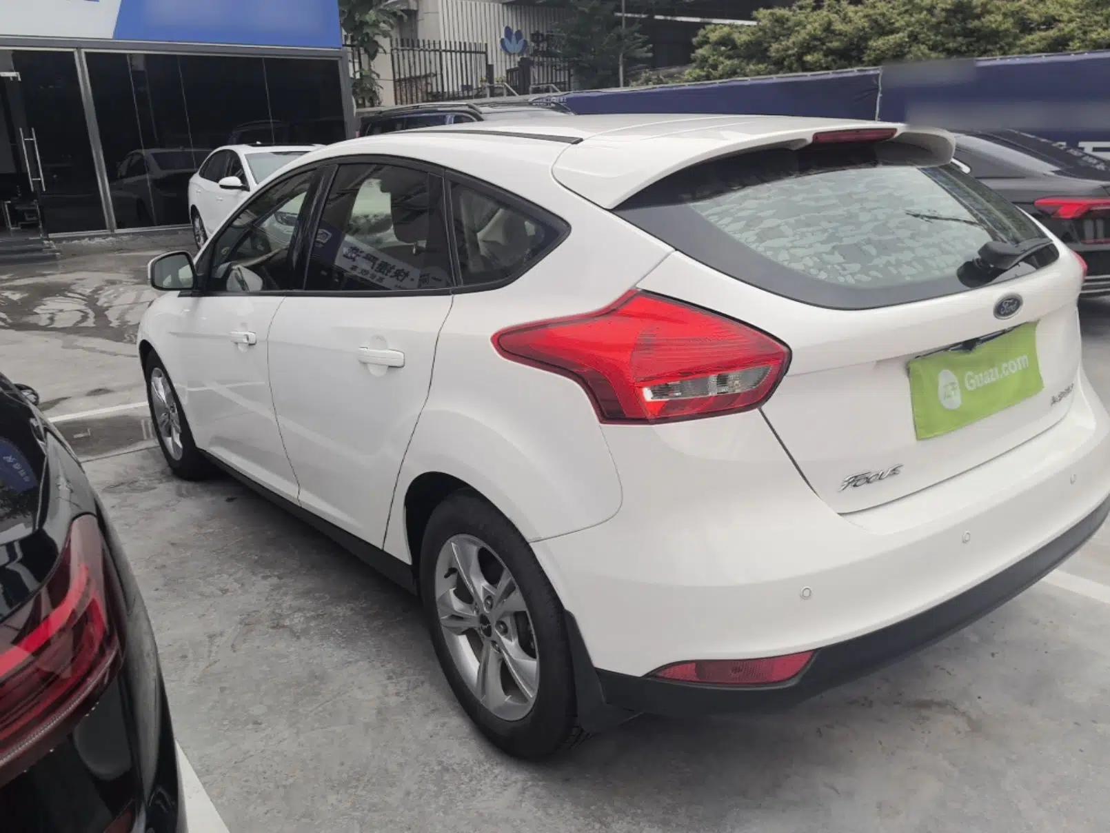 Used Ford Focus 2015 Hatchback 1.6L Automatic Comfort Model — миниатюра 4