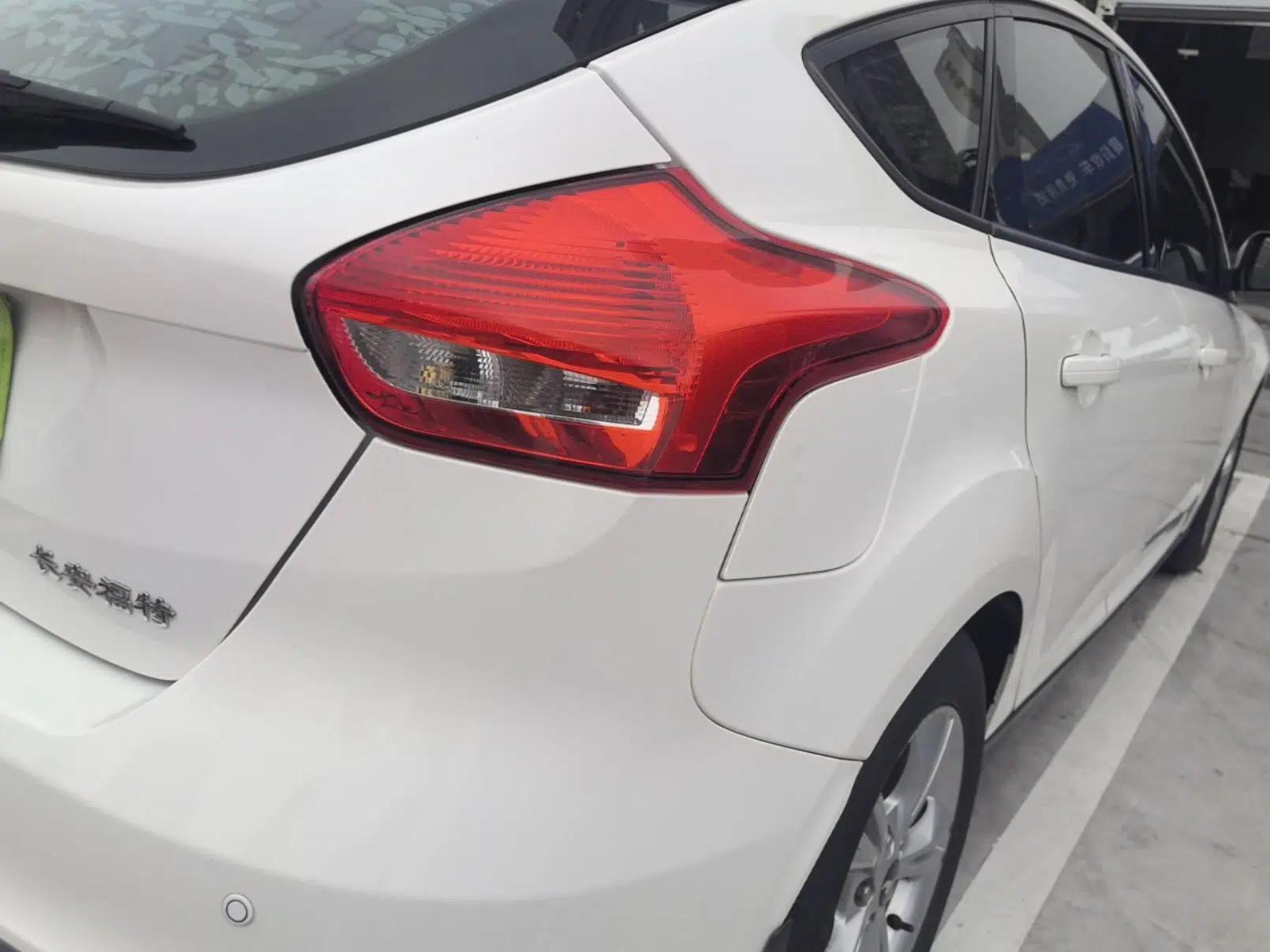 Used Ford Focus 2015 Hatchback 1.6L Automatic Comfort Model — миниатюра 9