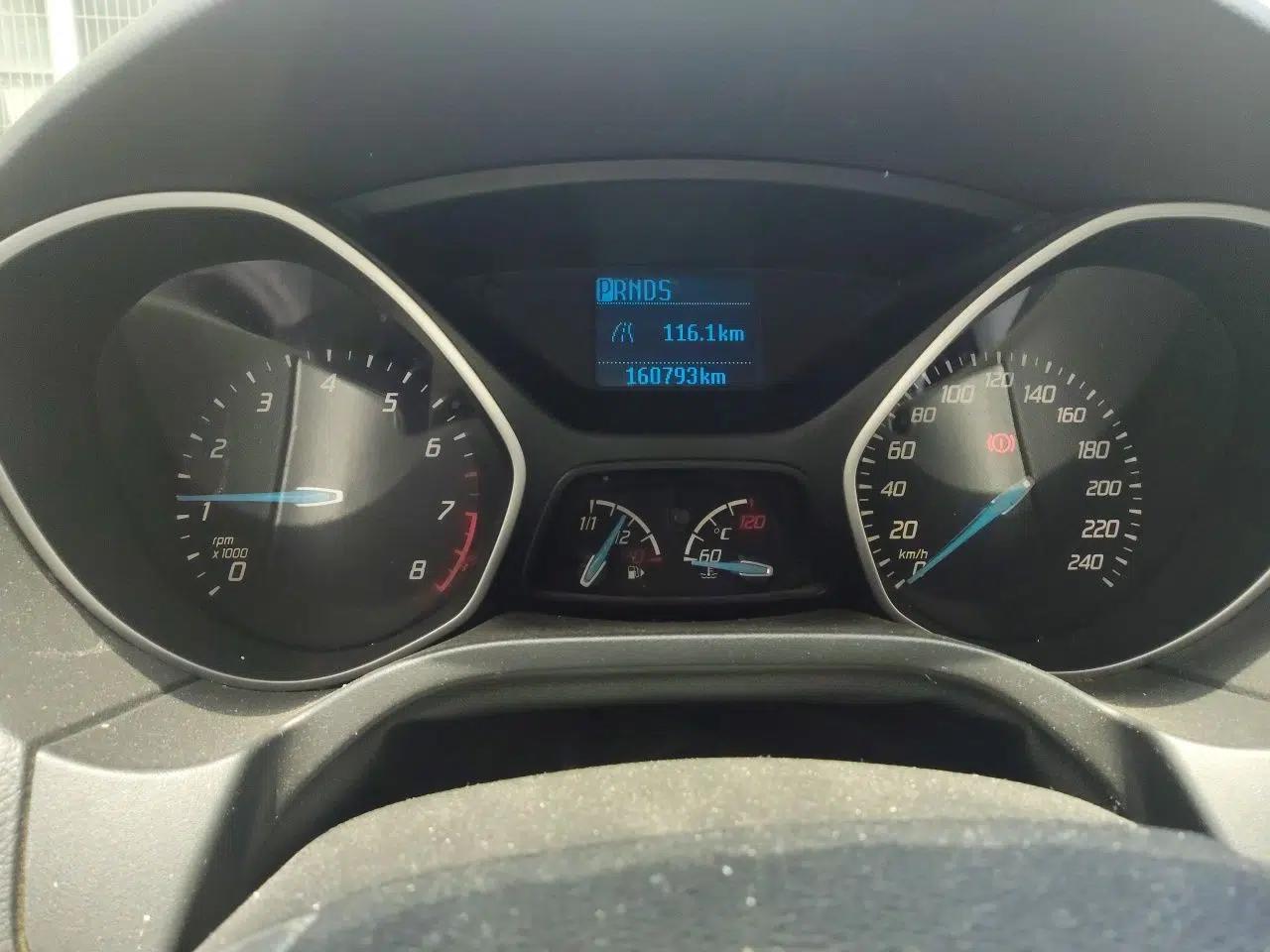 Used Ford Focus 2012 Hatchback 1.6L Automatic Comfort Model — миниатюра 11