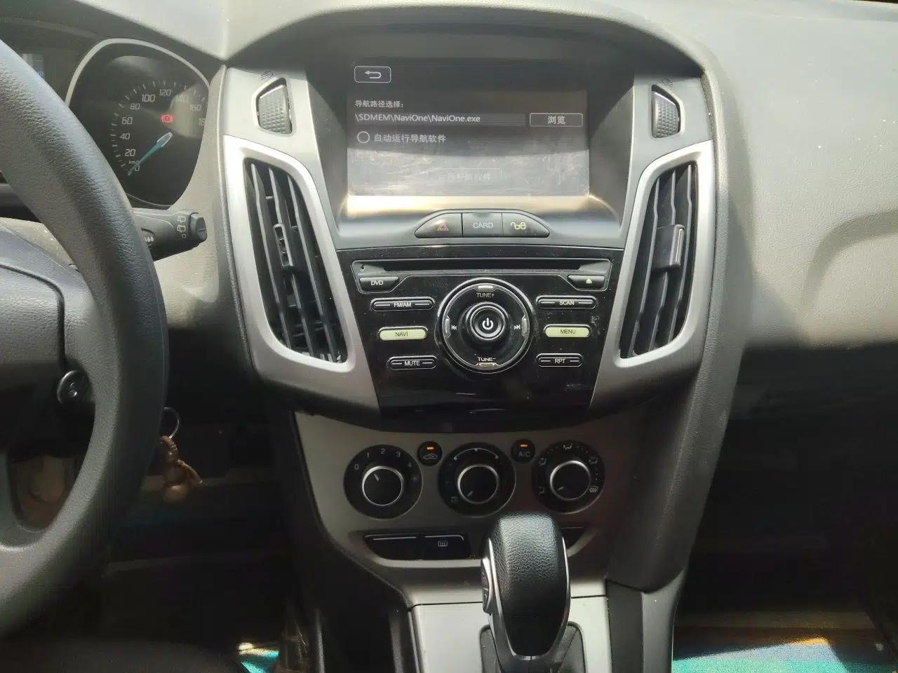 Used Ford Focus 2012 Hatchback 1.6L Automatic Comfort Model — миниатюра 13