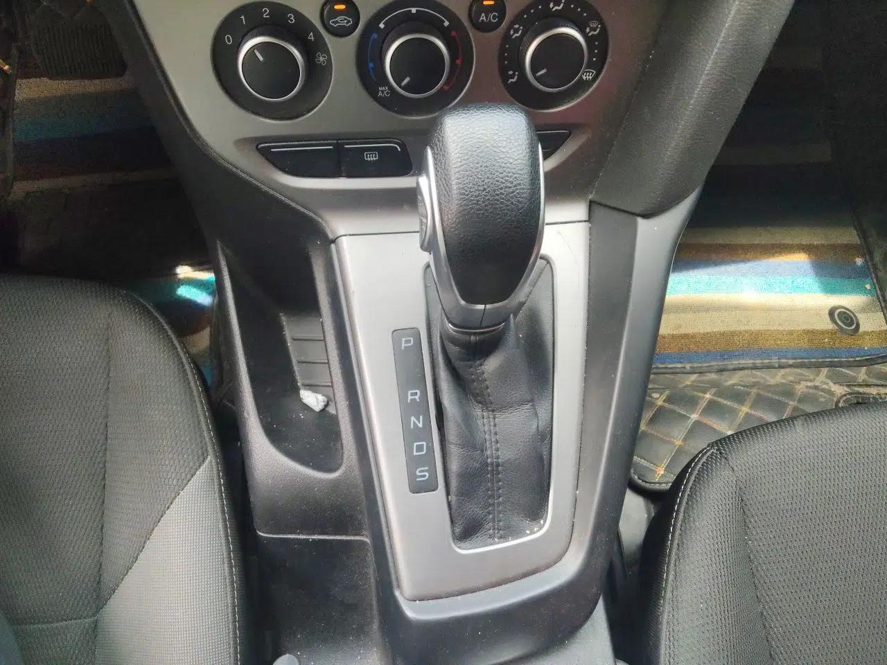 Used Ford Focus 2012 Hatchback 1.6L Automatic Comfort Model — миниатюра 14