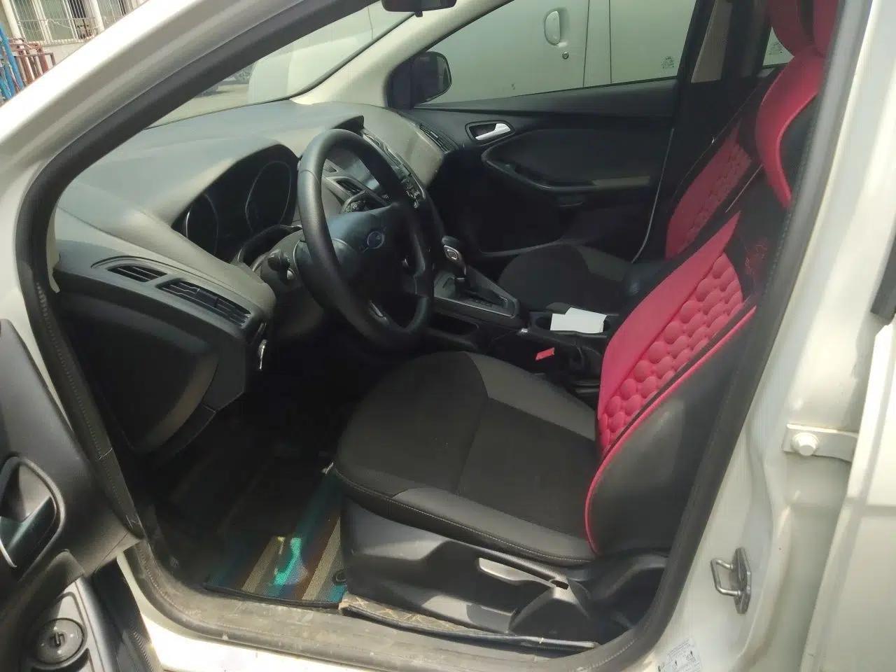 Used Ford Focus 2012 Hatchback 1.6L Automatic Comfort Model — миниатюра 15