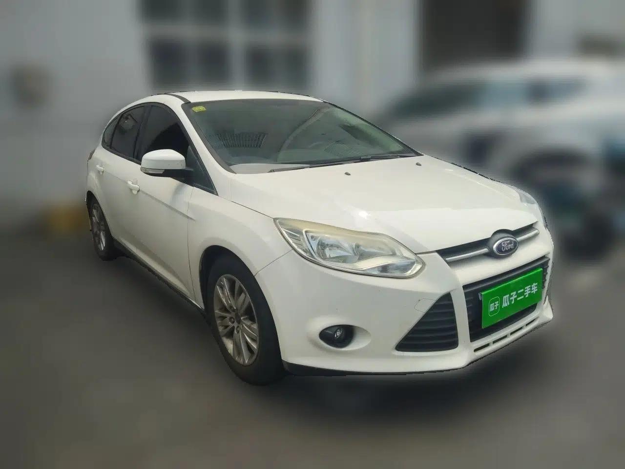 Used Ford Focus 2012 Hatchback 1.6L Automatic Comfort Model — миниатюра 3