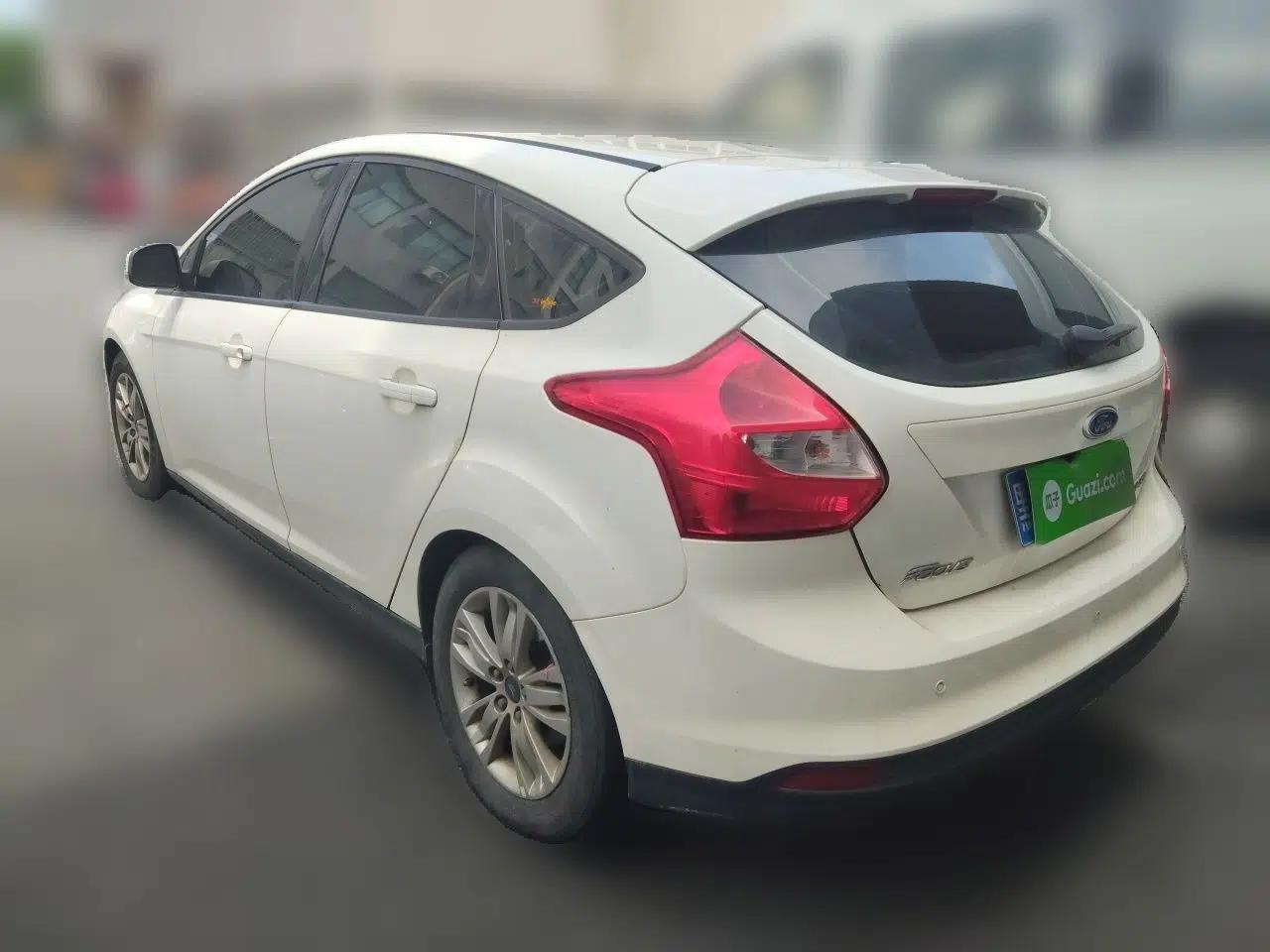 Used Ford Focus 2012 Hatchback 1.6L Automatic Comfort Model — миниатюра 4