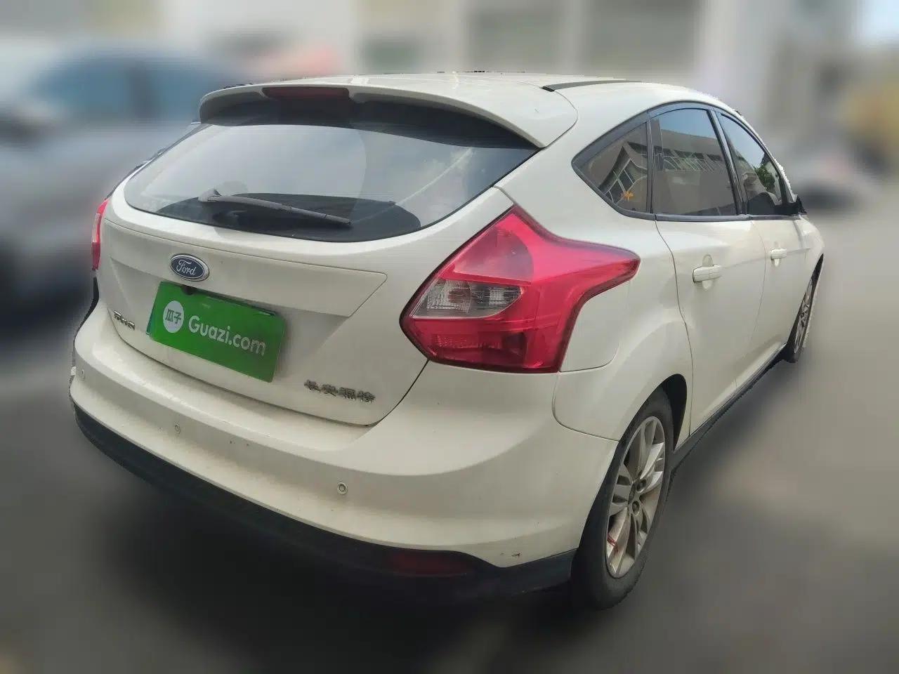 Used Ford Focus 2012 Hatchback 1.6L Automatic Comfort Model — миниатюра 5