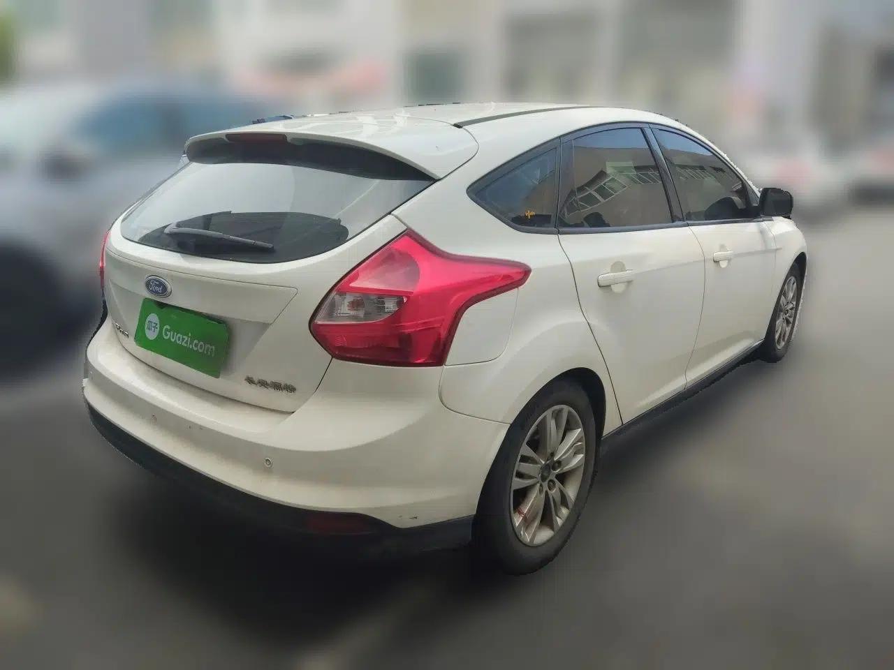 Used Ford Focus 2012 Hatchback 1.6L Automatic Comfort Model — миниатюра 6