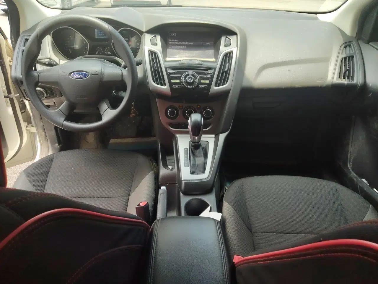 Used Ford Focus 2012 Hatchback 1.6L Automatic Comfort Model — миниатюра 9