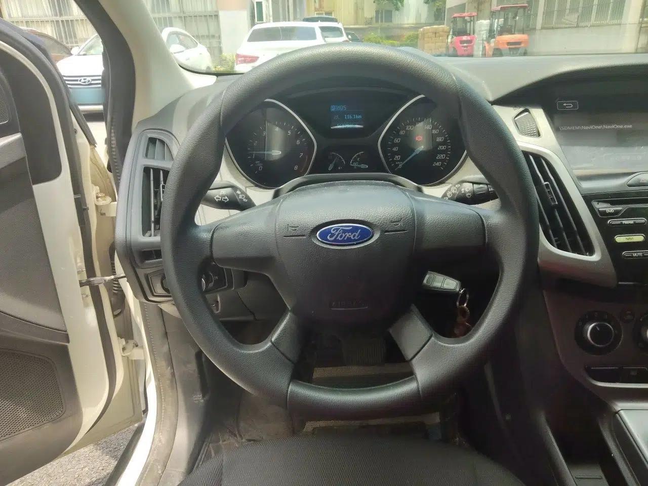 Used Ford Focus 2012 Hatchback 1.6L Automatic Comfort Model — миниатюра 10
