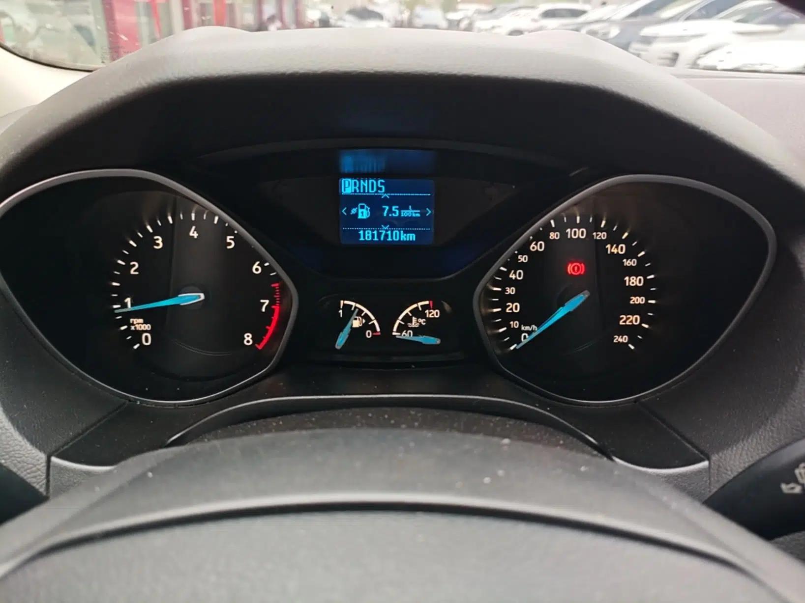 Used Ford Focus 2015 Sedan 1.6L Automatic Trend Model — миниатюра 14