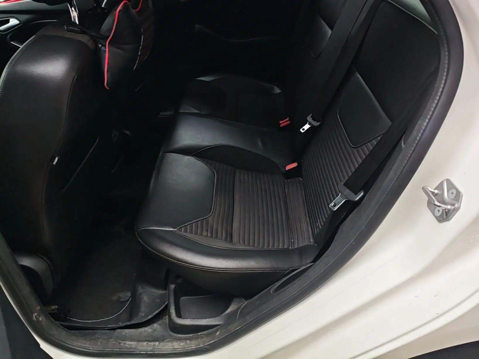 Used Ford Focus 2015 Sedan 1.6L Automatic Trend Model — миниатюра 20